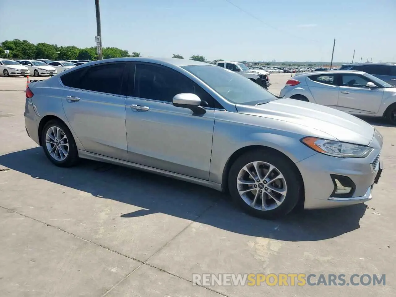 4 Photograph of a damaged car 3FA6P0HDXLR111145 FORD FUSION 2020