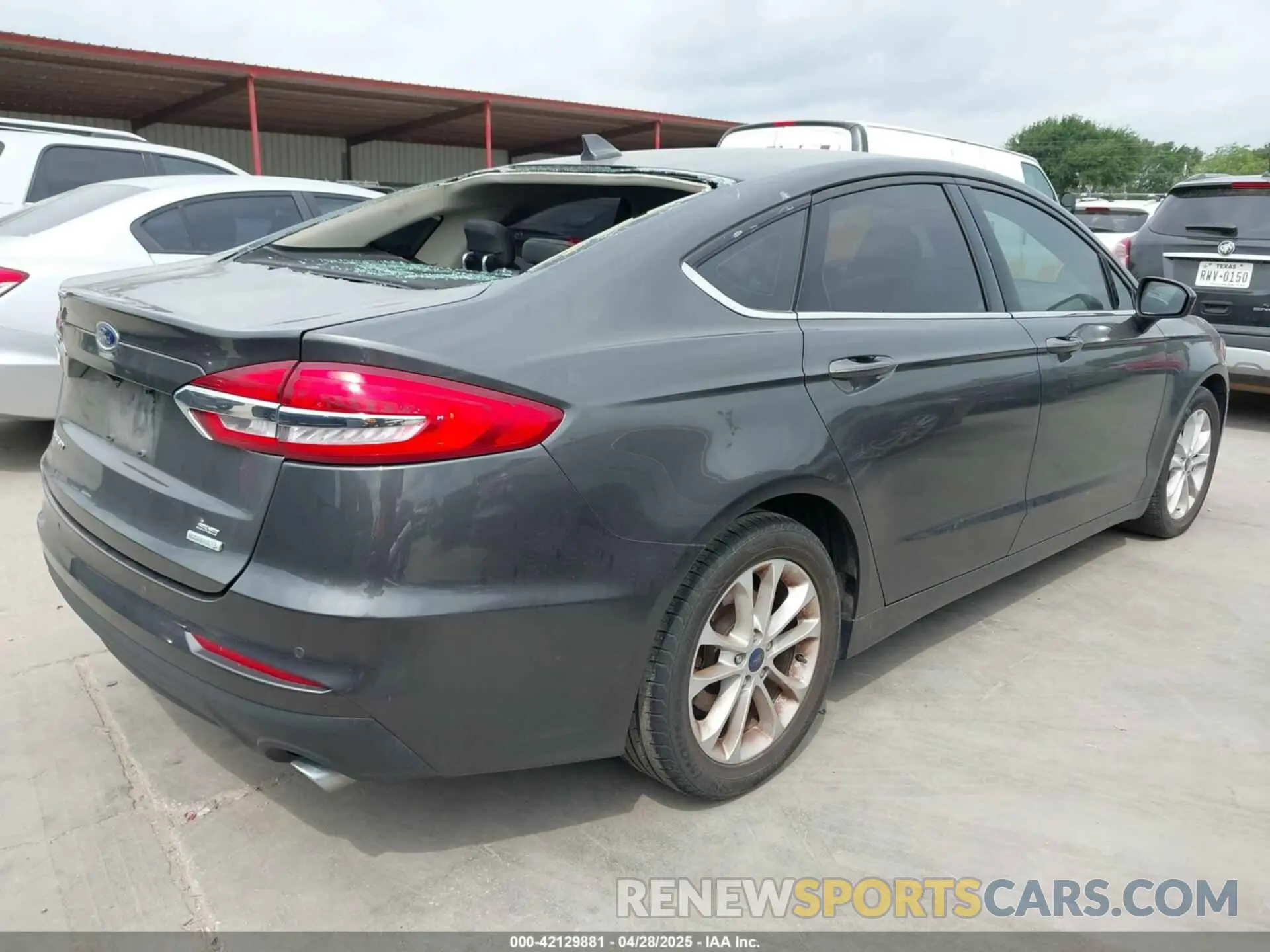 4 Photograph of a damaged car 3FA6P0HDXLR188646 FORD FUSION 2020