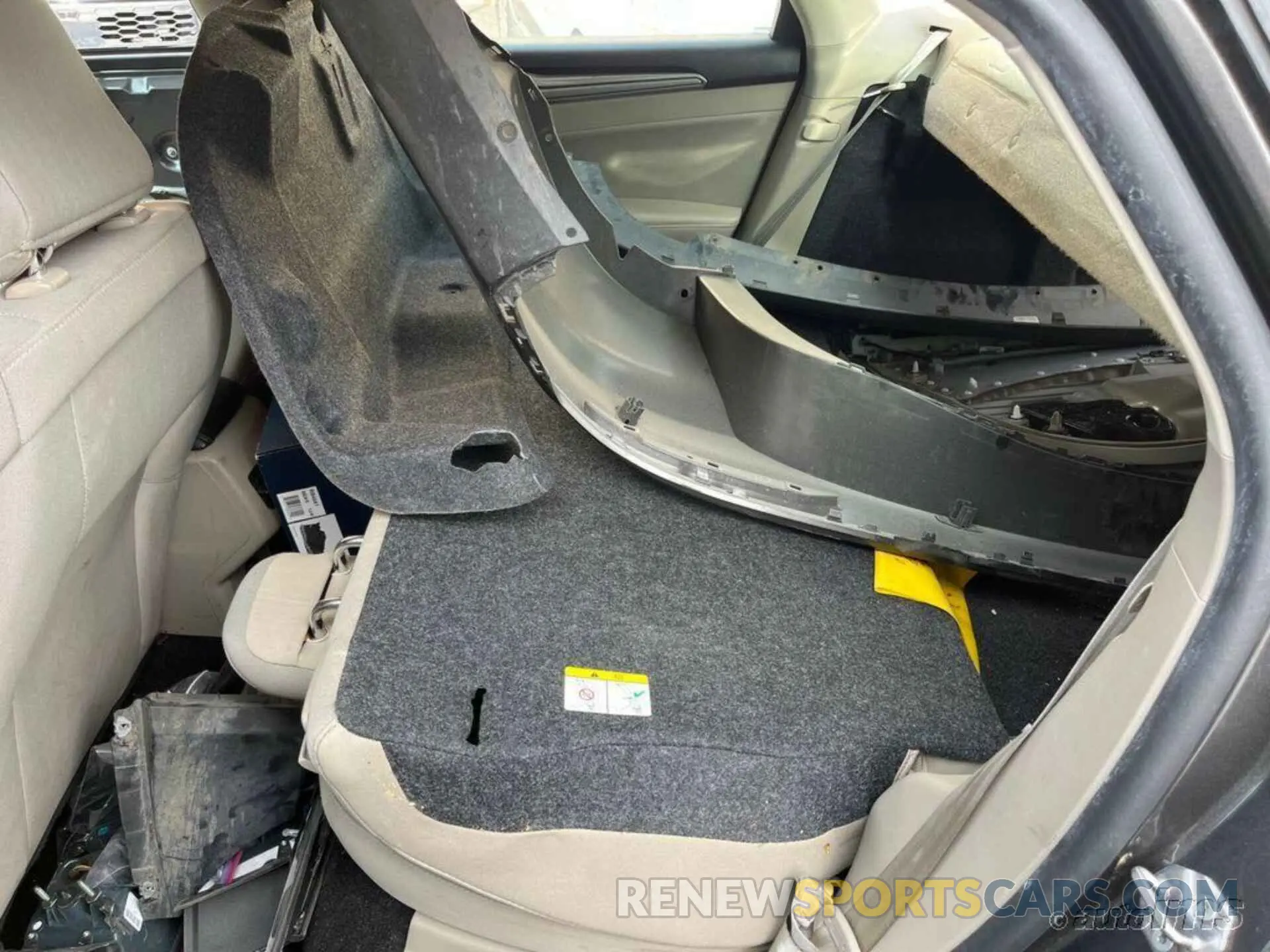 17 Photograph of a damaged car 3FA6P0HDXLR242382 FORD FUSION 2020