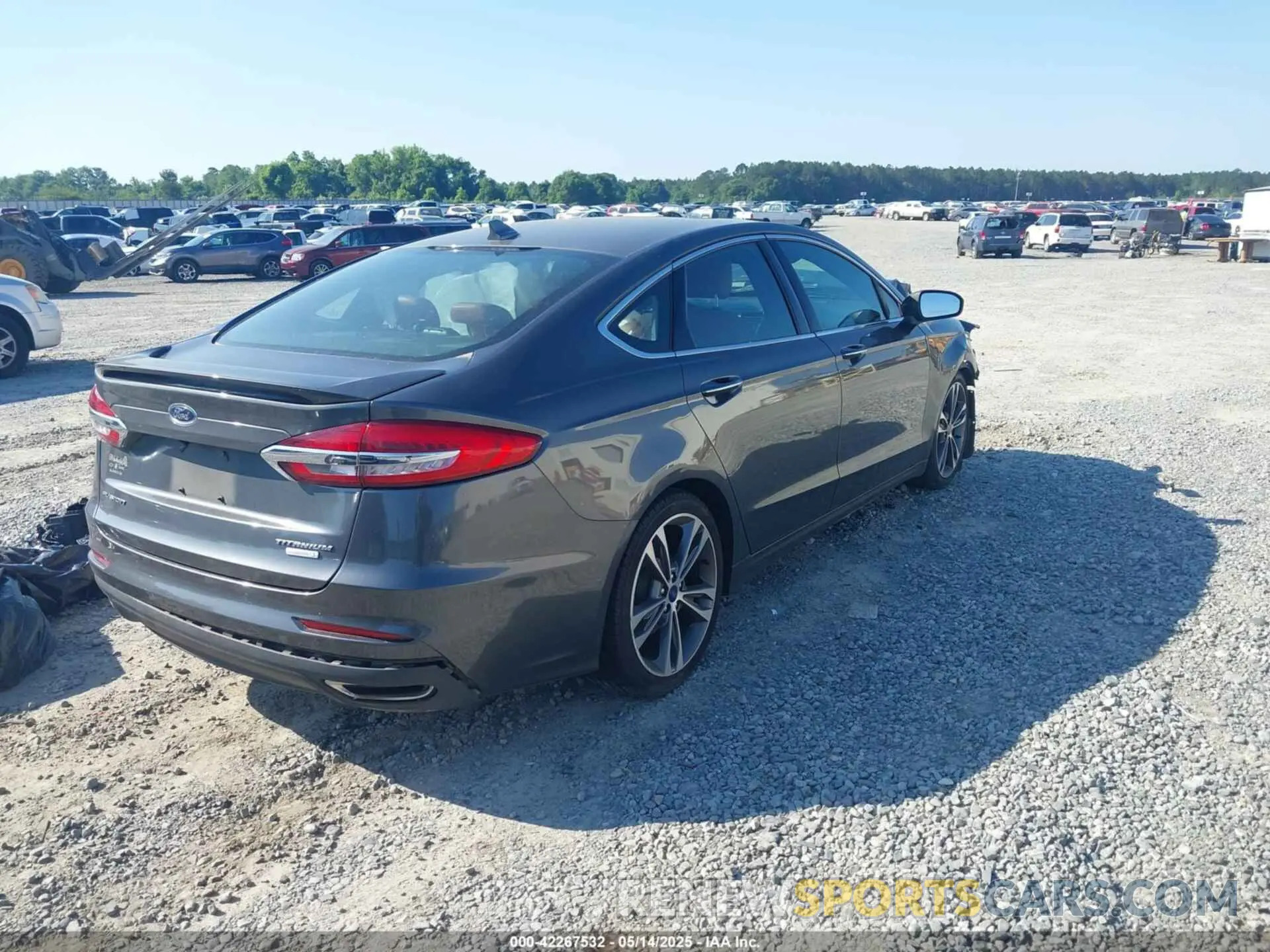 4 Photograph of a damaged car 3FA6P0K91LR175109 FORD FUSION 2020