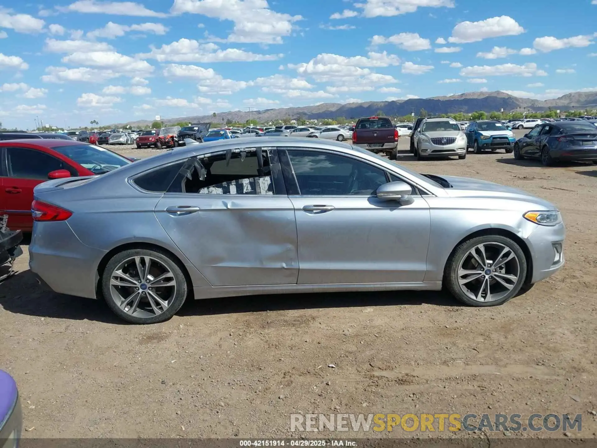 13 Фотография поврежденного автомобиля 3FA6P0K92LR118367 FORD FUSION 2020