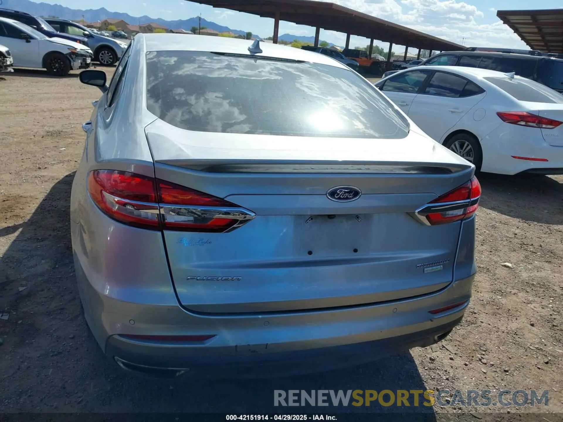 16 Фотография поврежденного автомобиля 3FA6P0K92LR118367 FORD FUSION 2020