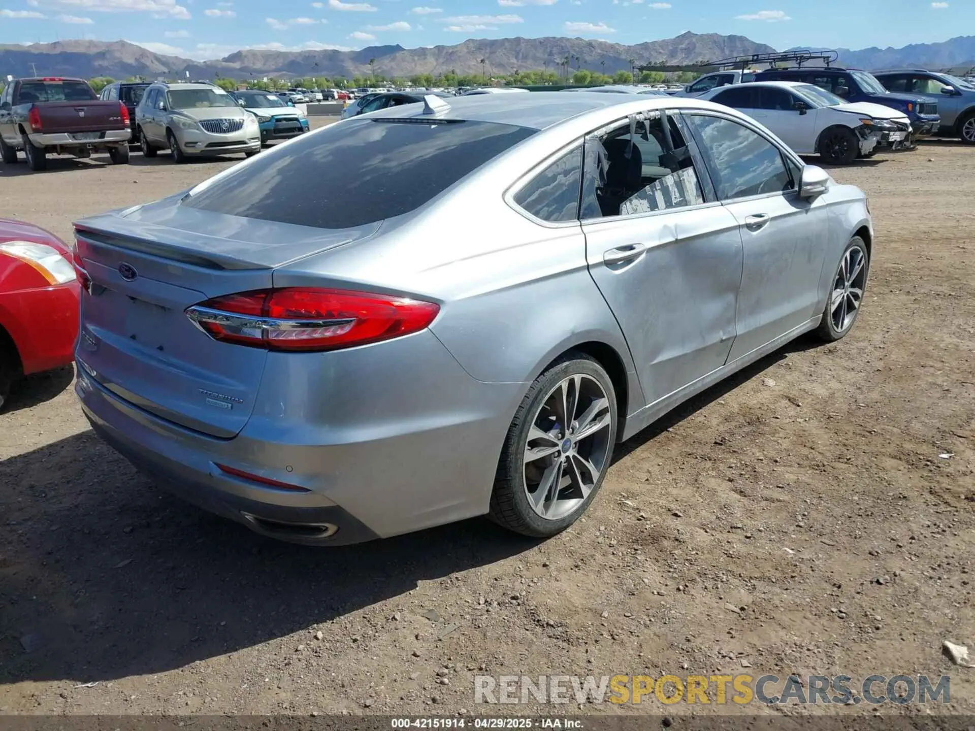 4 Фотография поврежденного автомобиля 3FA6P0K92LR118367 FORD FUSION 2020