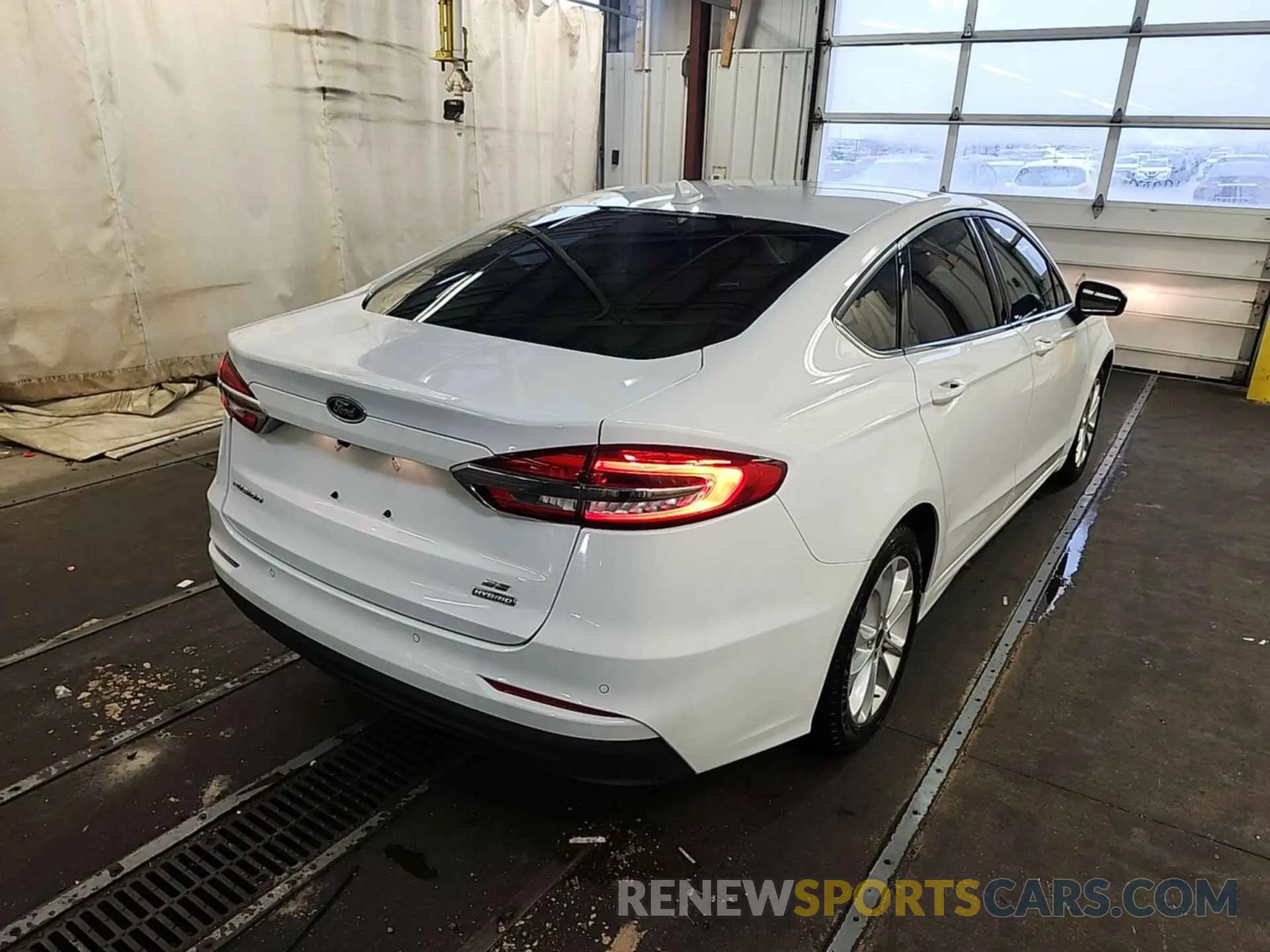 21 Photograph of a damaged car 3FA6P0LU1LR151072 FORD FUSION 2020