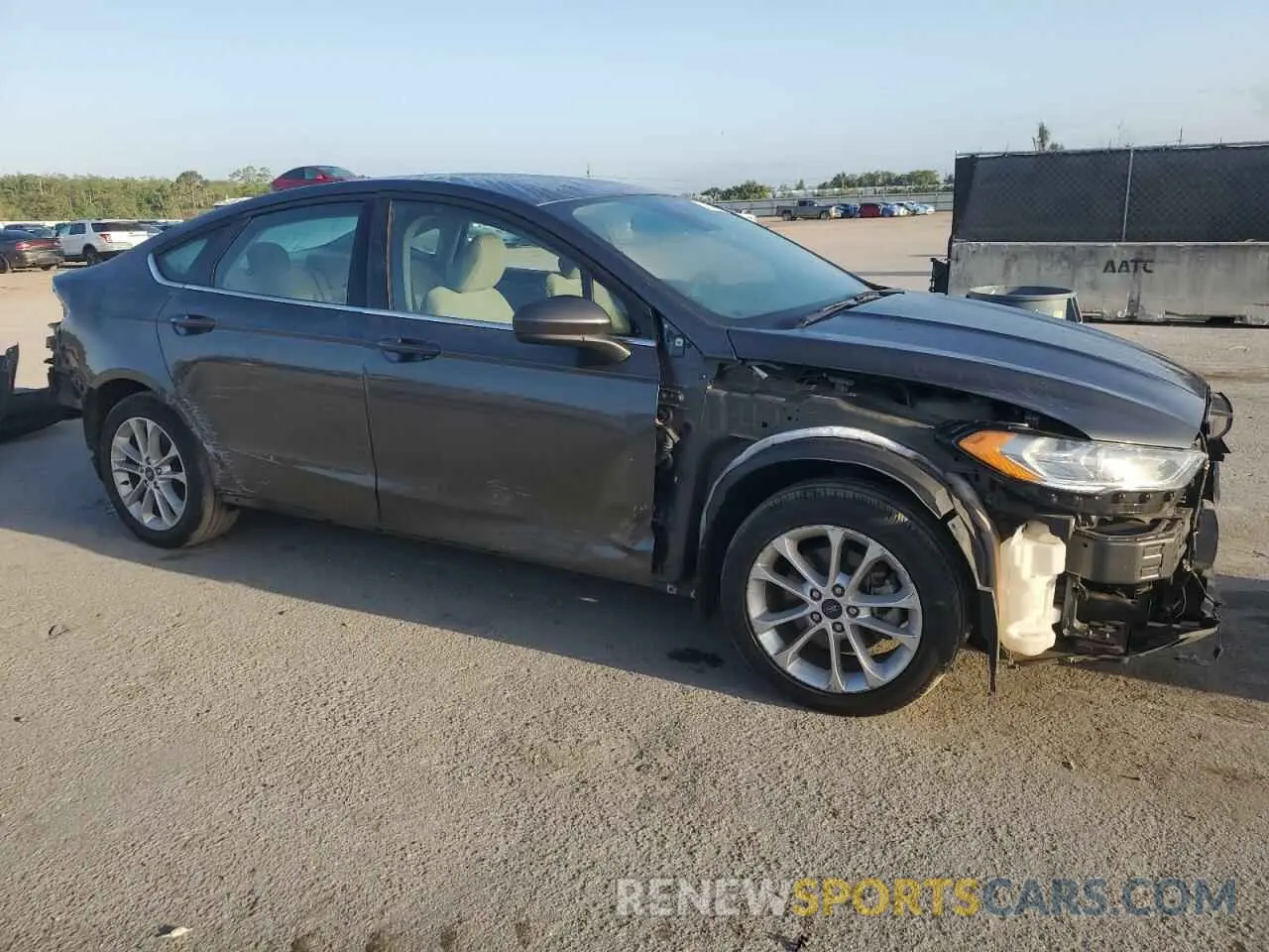 4 Фотография поврежденного автомобиля 3FA6P0LU1LR266397 FORD FUSION 2020
