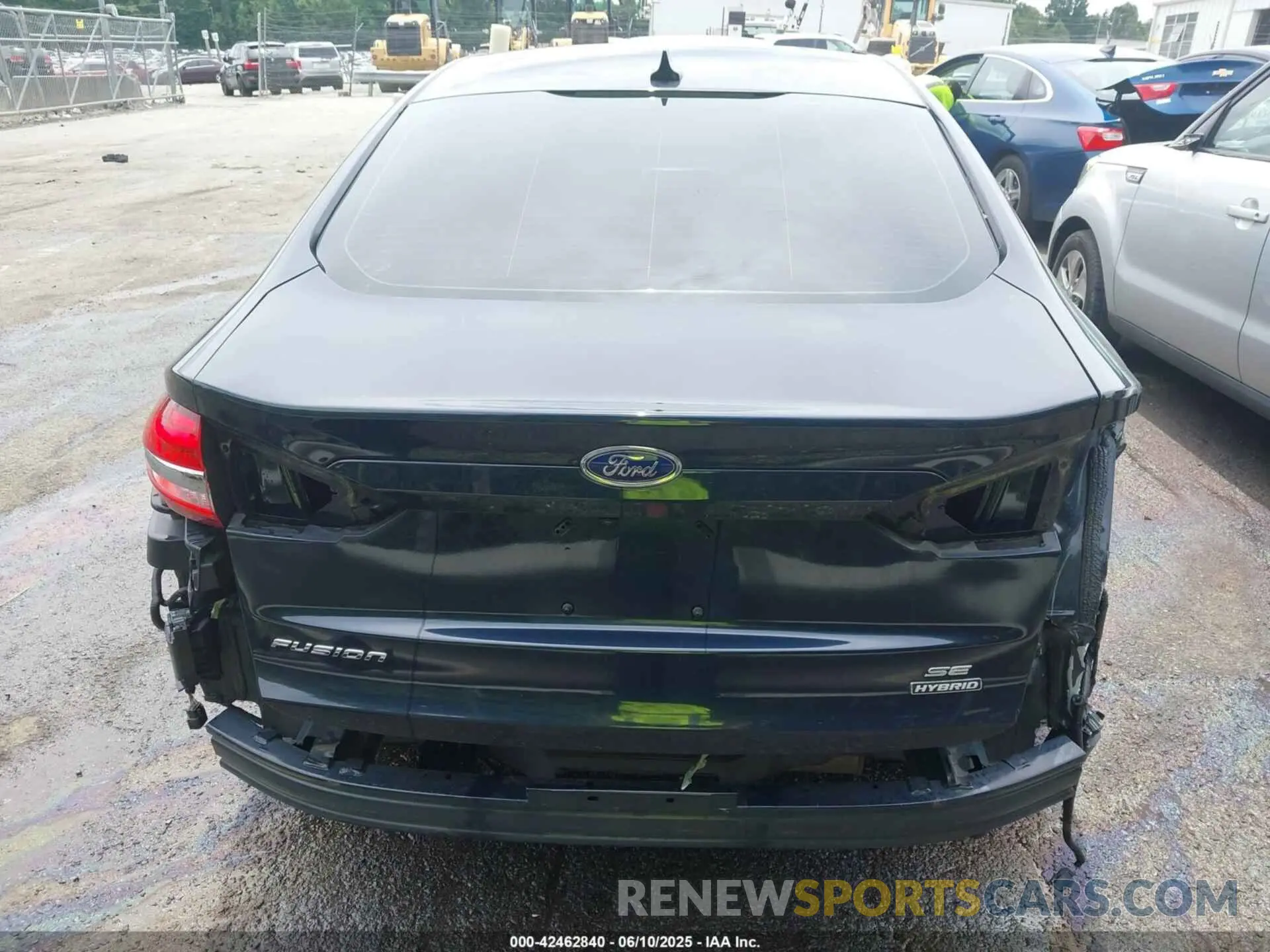 17 Photograph of a damaged car 3FA6P0LU2LR194402 FORD FUSION 2020