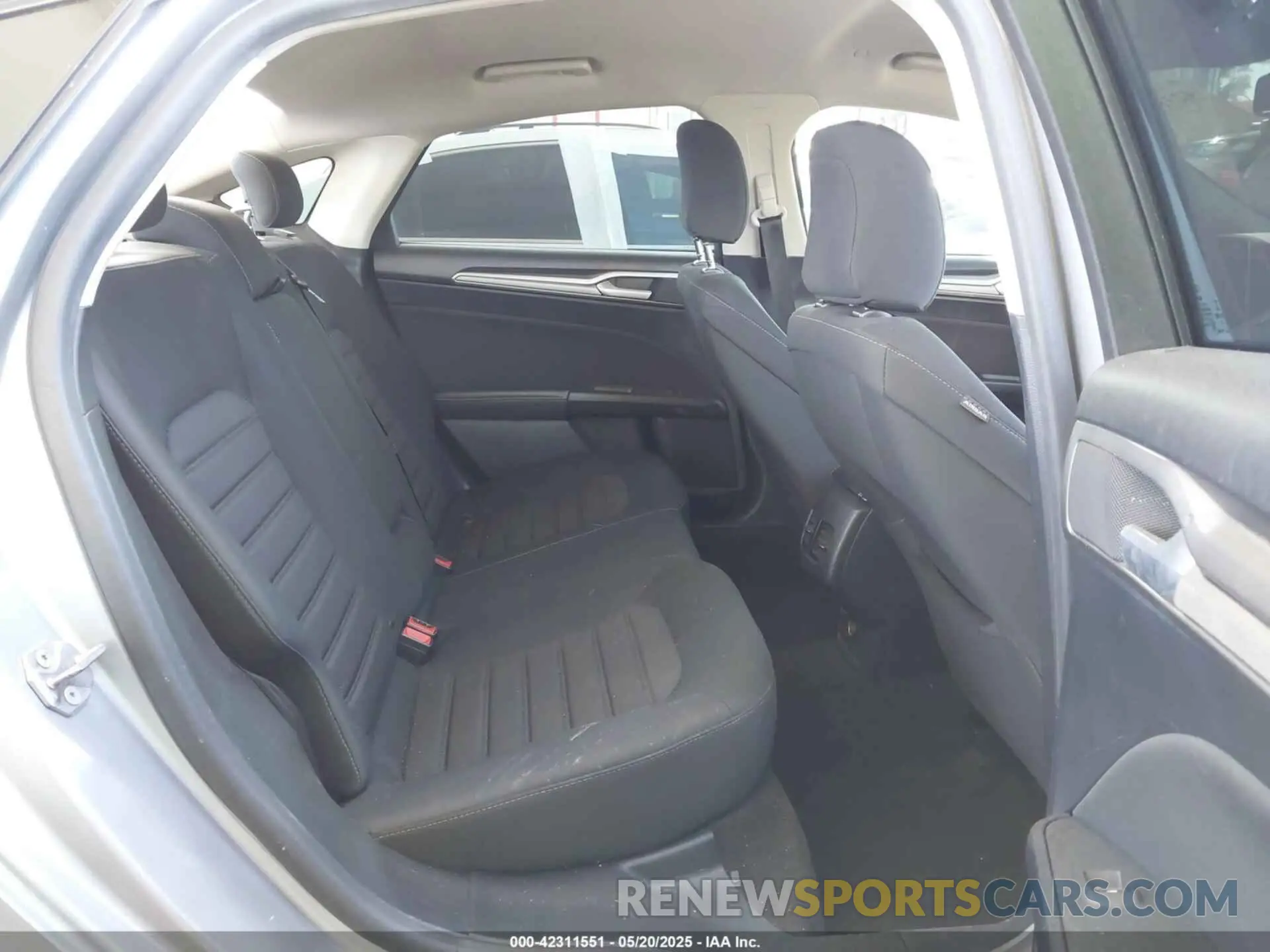 8 Фотография поврежденного автомобиля 3FA6P0LU2LR229035 FORD FUSION 2020