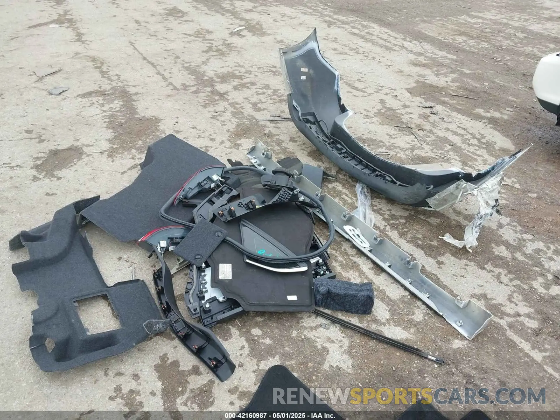 12 Photograph of a damaged car 3FA6P0LU2LR266943 FORD FUSION 2020