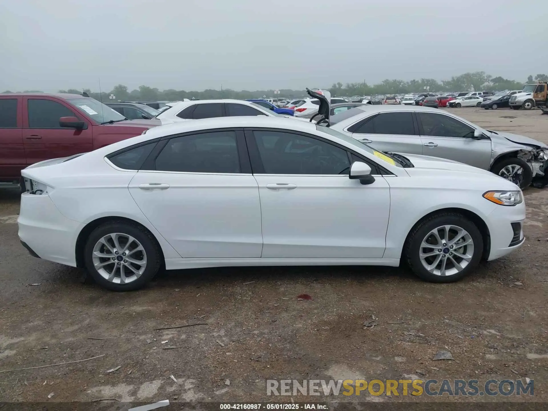 14 Photograph of a damaged car 3FA6P0LU2LR266943 FORD FUSION 2020