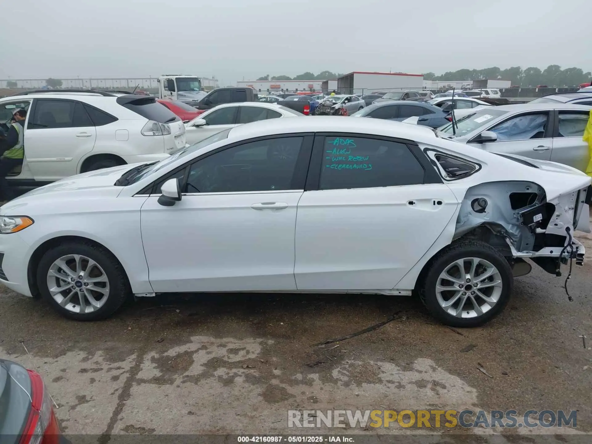 15 Photograph of a damaged car 3FA6P0LU2LR266943 FORD FUSION 2020