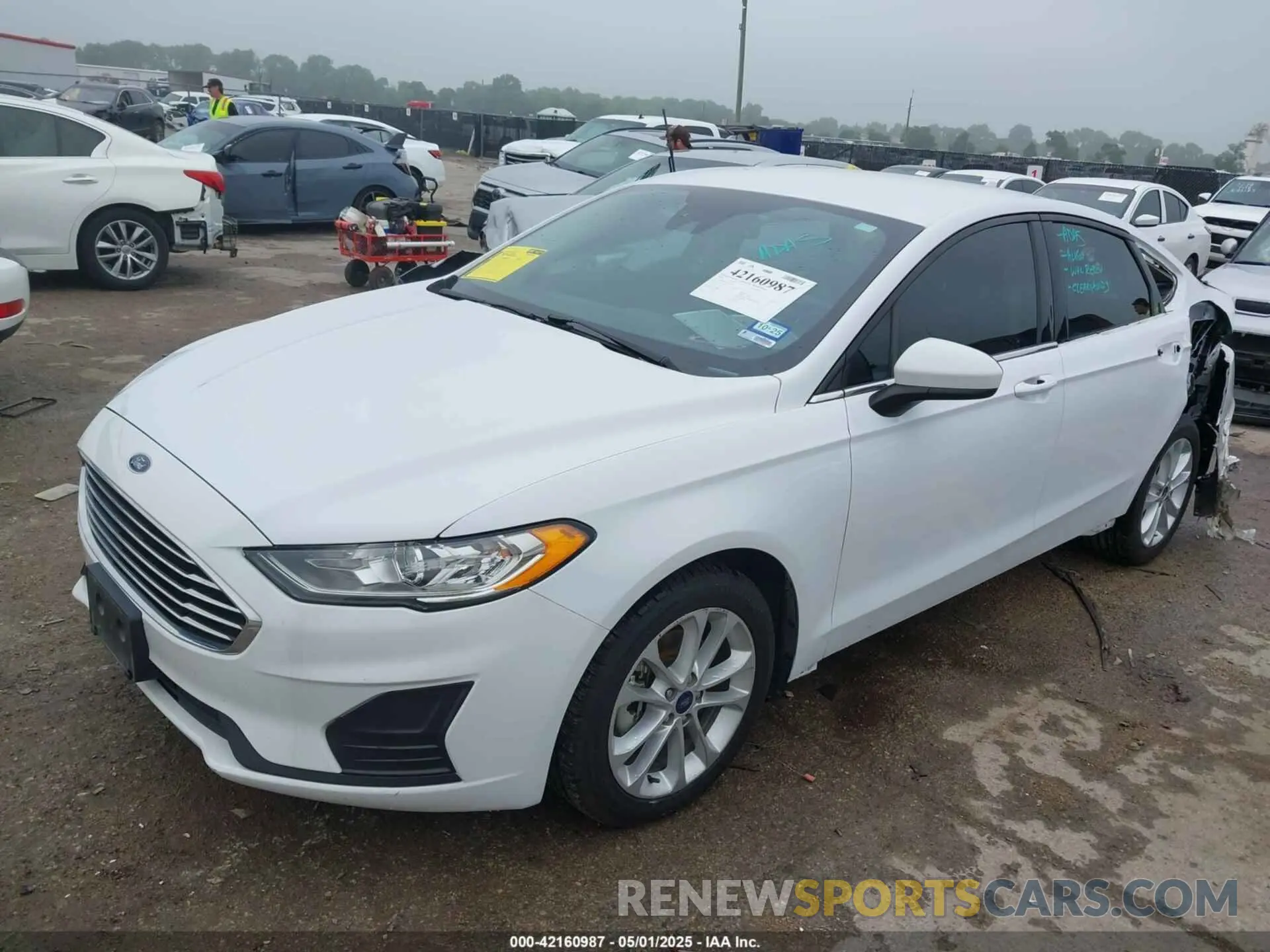 2 Photograph of a damaged car 3FA6P0LU2LR266943 FORD FUSION 2020