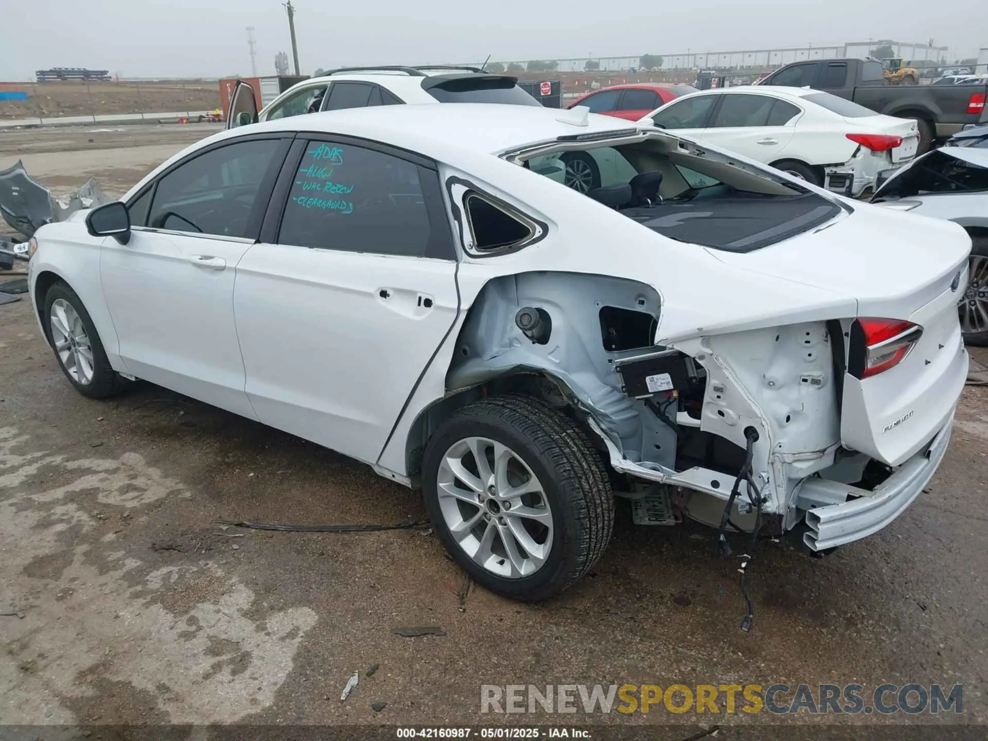 3 Photograph of a damaged car 3FA6P0LU2LR266943 FORD FUSION 2020