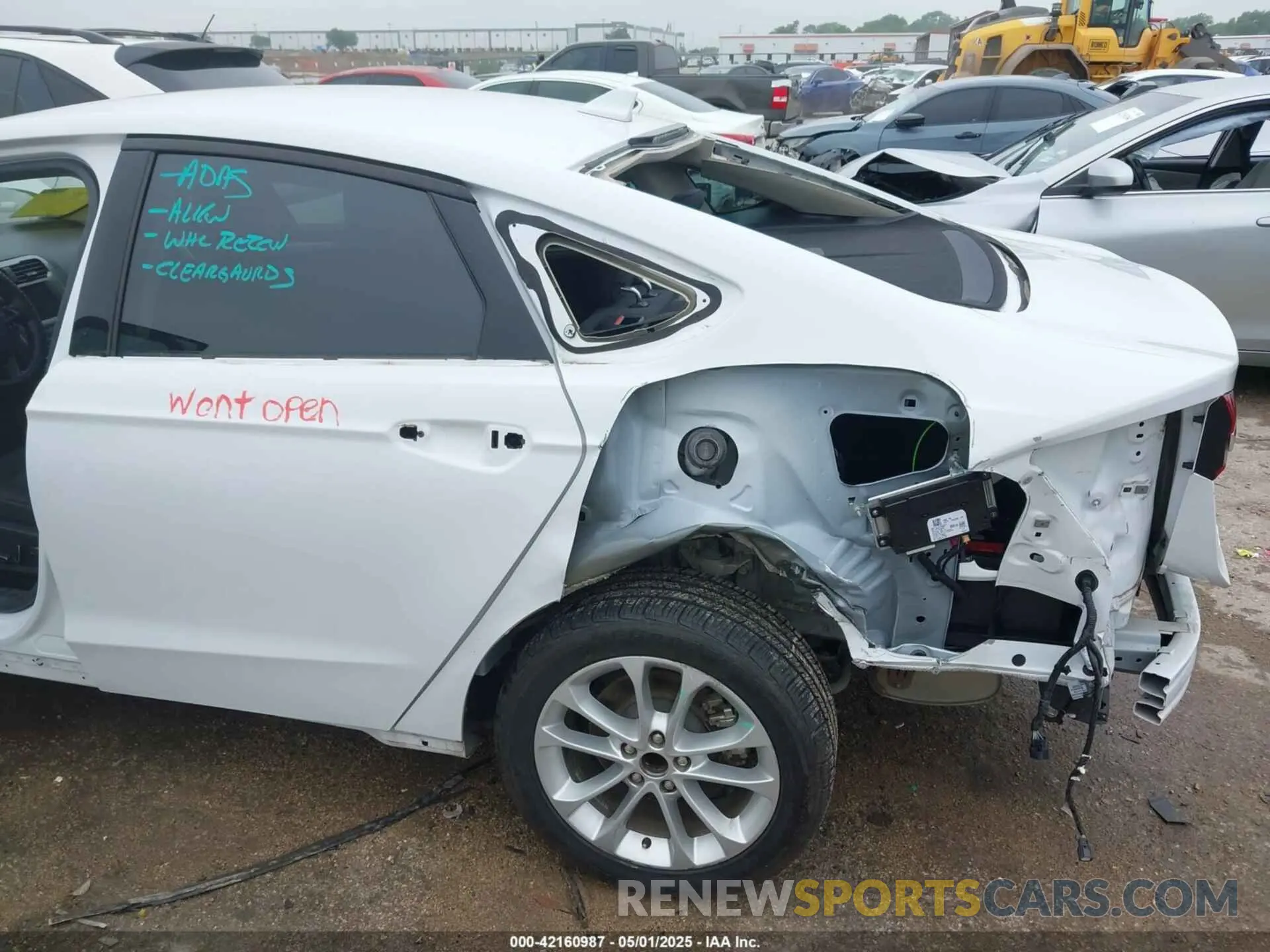 6 Photograph of a damaged car 3FA6P0LU2LR266943 FORD FUSION 2020