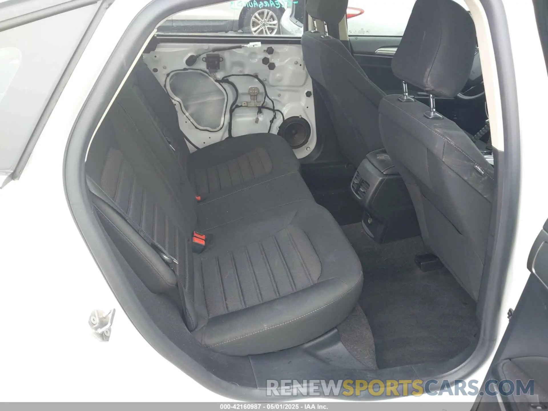 8 Photograph of a damaged car 3FA6P0LU2LR266943 FORD FUSION 2020