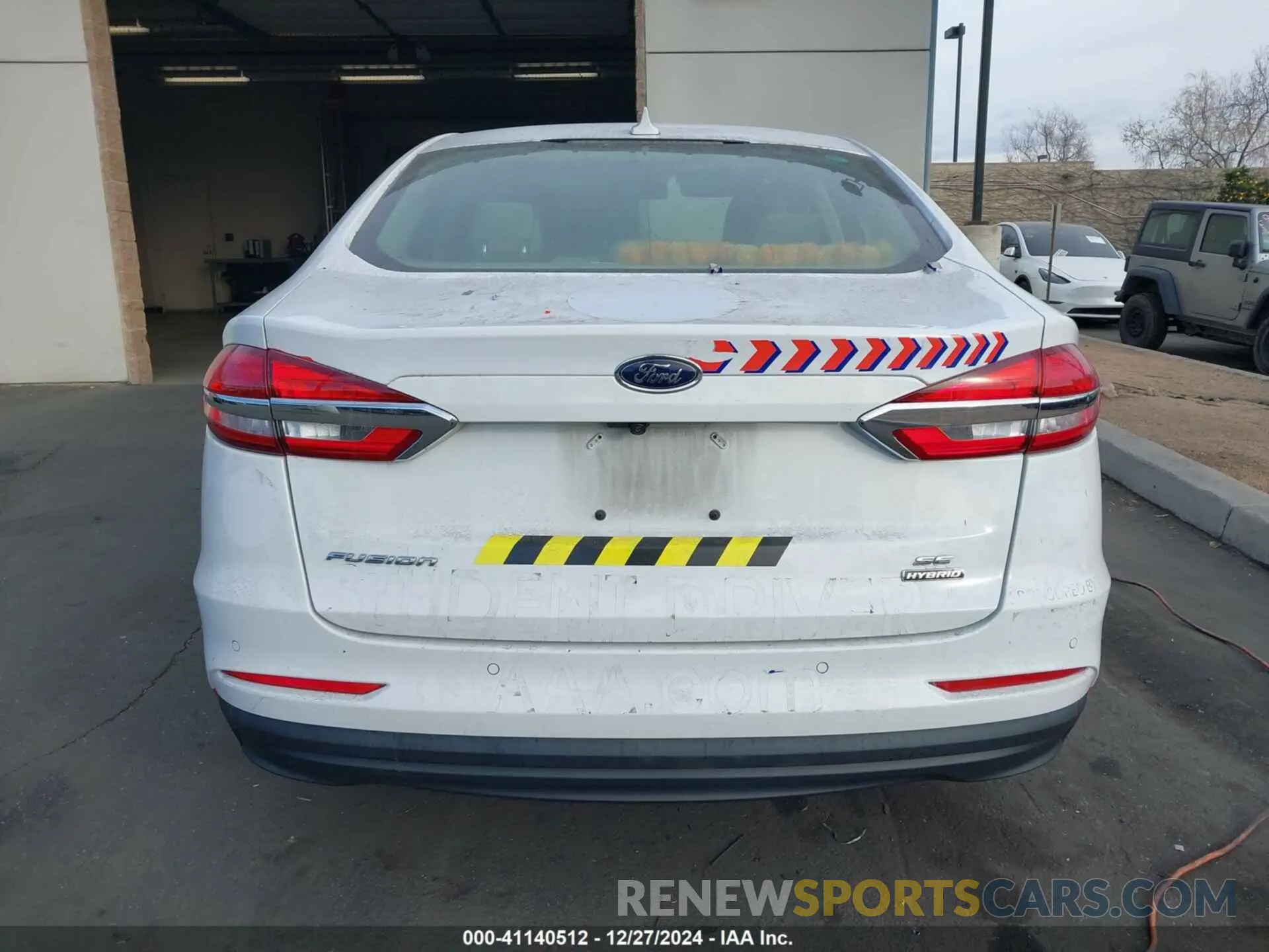 16 Photograph of a damaged car 3FA6P0LU3LR242375 FORD FUSION 2020