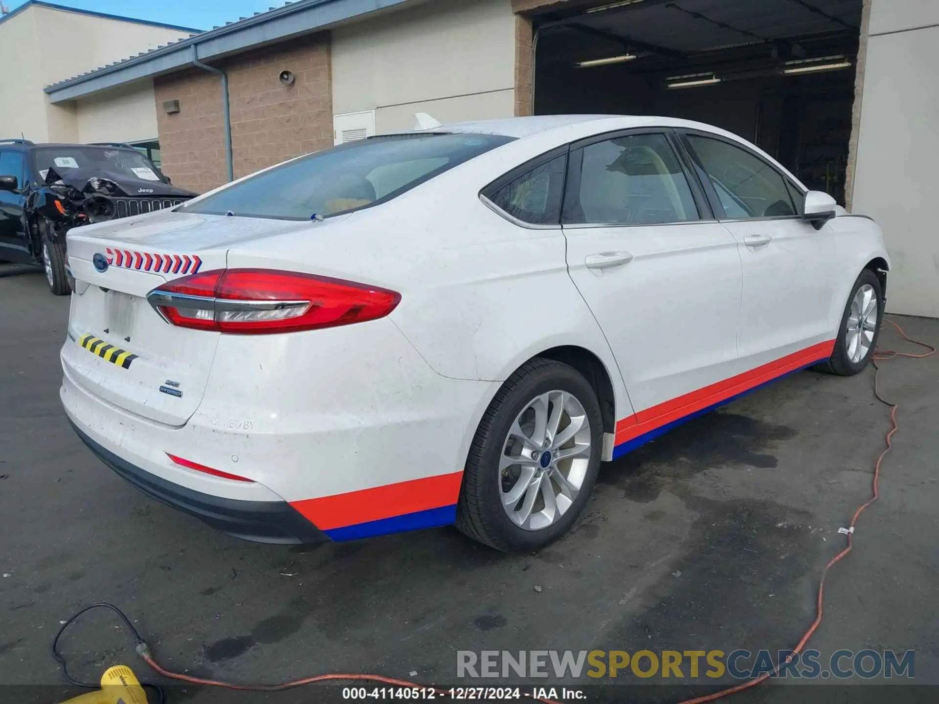 4 Photograph of a damaged car 3FA6P0LU3LR242375 FORD FUSION 2020