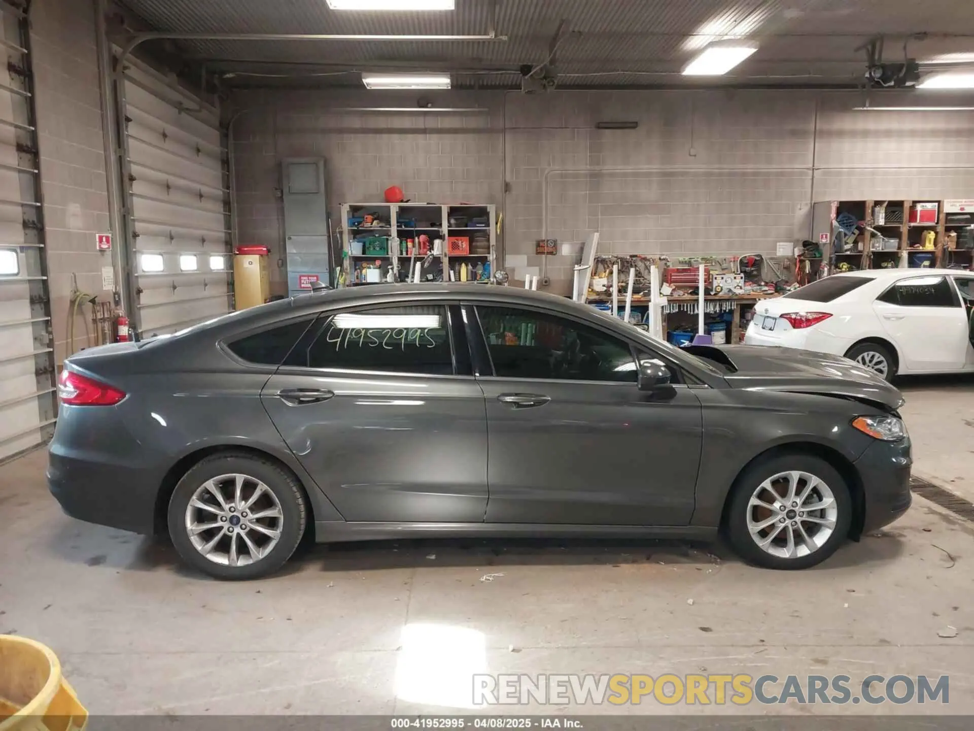 14 Photograph of a damaged car 3FA6P0LU4LR118809 FORD FUSION 2020