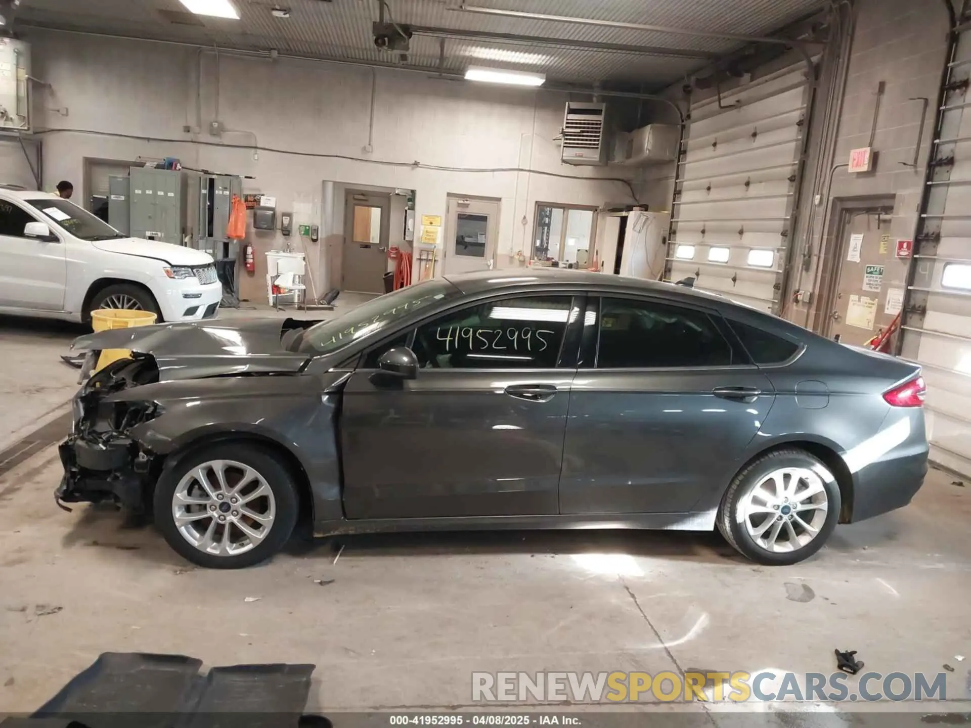 15 Photograph of a damaged car 3FA6P0LU4LR118809 FORD FUSION 2020