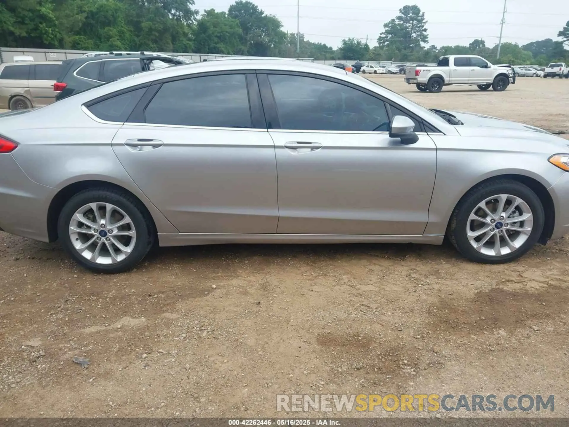 13 Фотография поврежденного автомобиля 3FA6P0LU4LR148070 FORD FUSION 2020