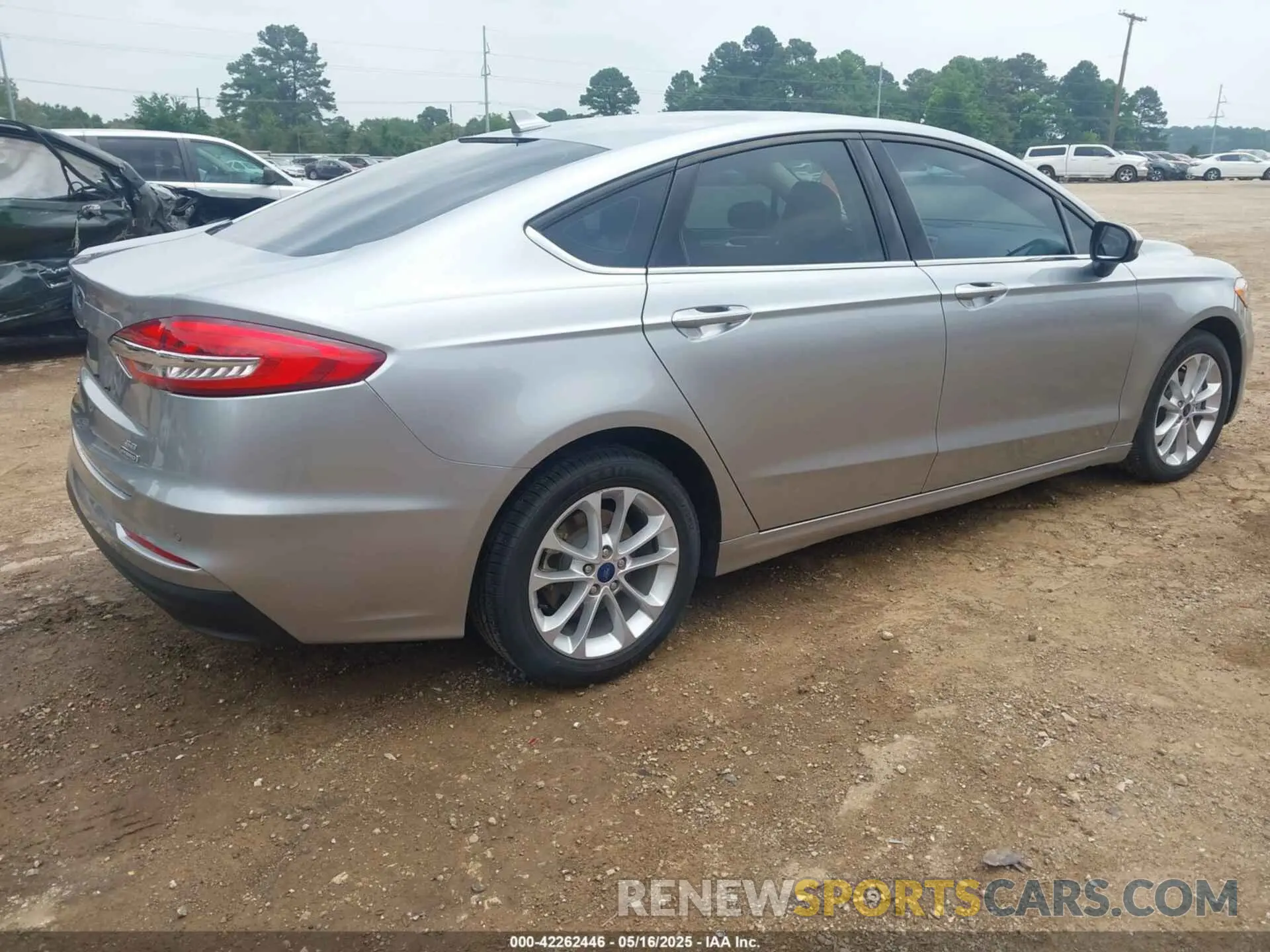 4 Фотография поврежденного автомобиля 3FA6P0LU4LR148070 FORD FUSION 2020