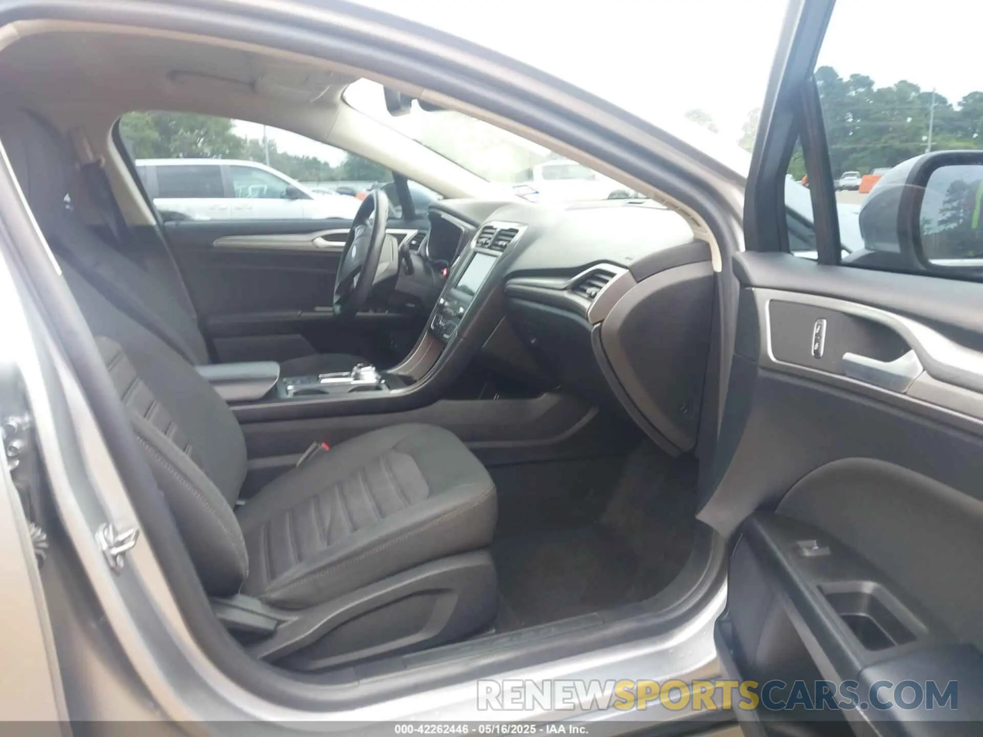 5 Фотография поврежденного автомобиля 3FA6P0LU4LR148070 FORD FUSION 2020