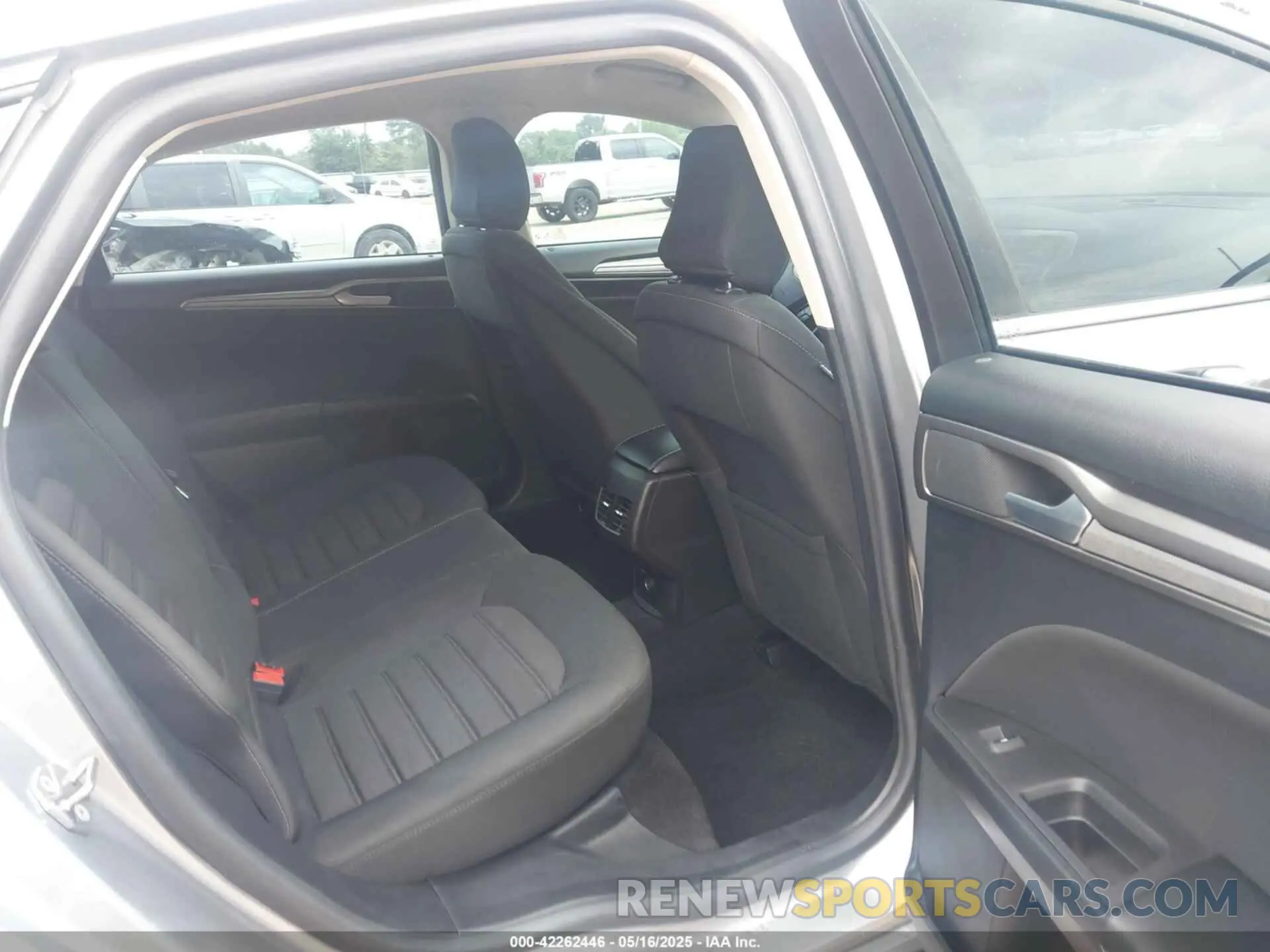 8 Фотография поврежденного автомобиля 3FA6P0LU4LR148070 FORD FUSION 2020