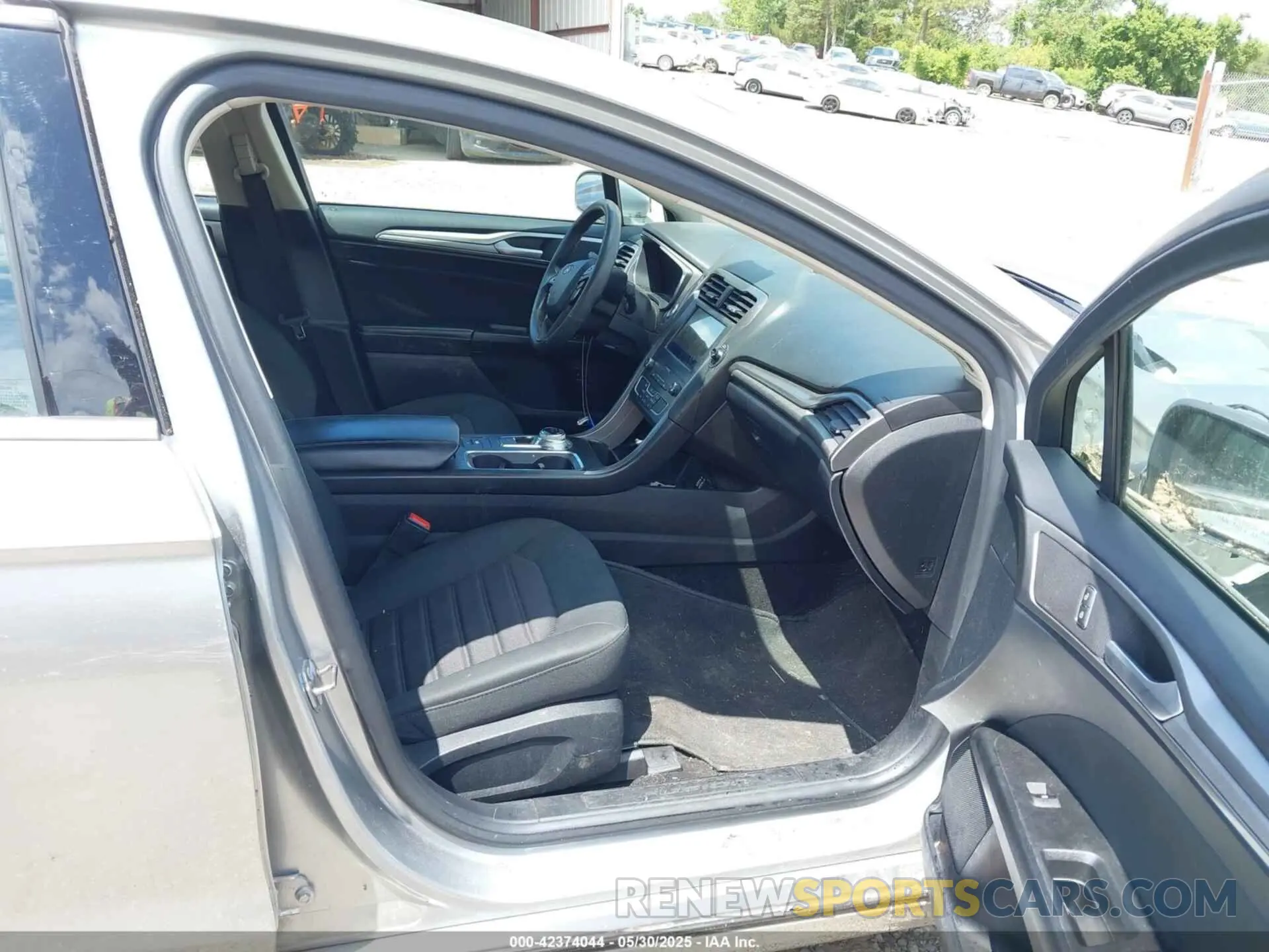5 Photograph of a damaged car 3FA6P0LU4LR212740 FORD FUSION 2020