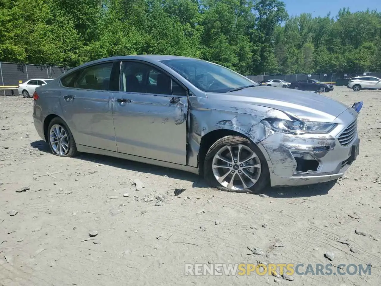 4 Photograph of a damaged car 3FA6P0LU4LR222006 FORD FUSION 2020