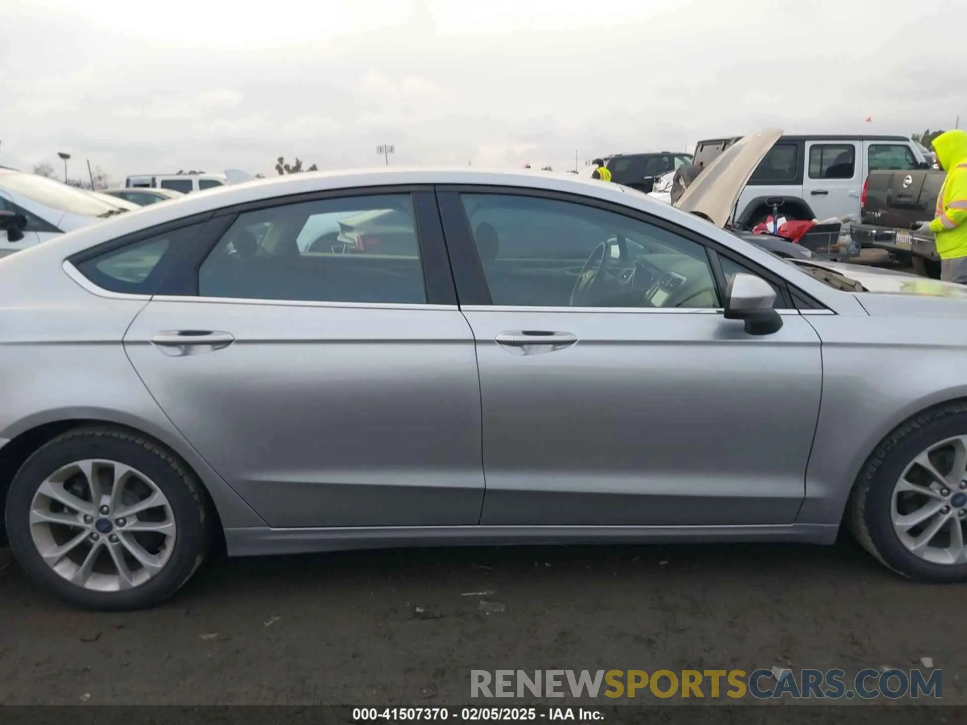 13 Photograph of a damaged car 3FA6P0LU4LR254714 FORD FUSION 2020