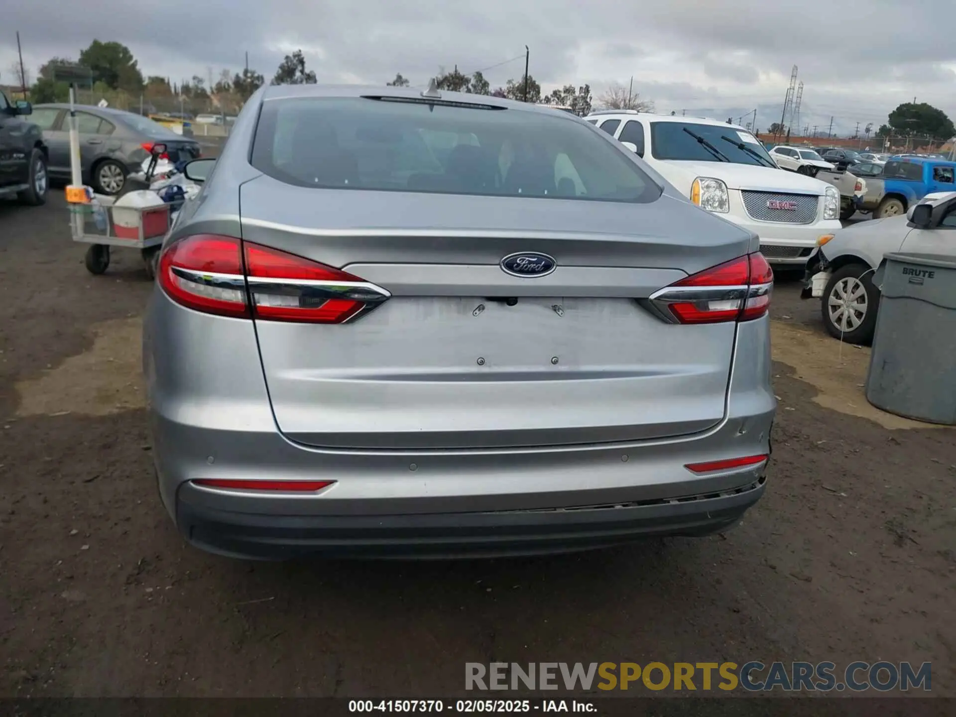 16 Photograph of a damaged car 3FA6P0LU4LR254714 FORD FUSION 2020