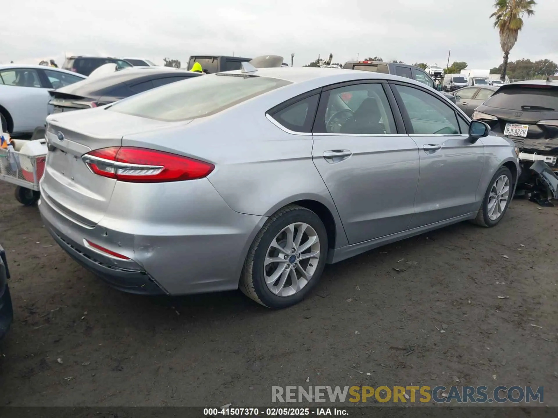 4 Photograph of a damaged car 3FA6P0LU4LR254714 FORD FUSION 2020