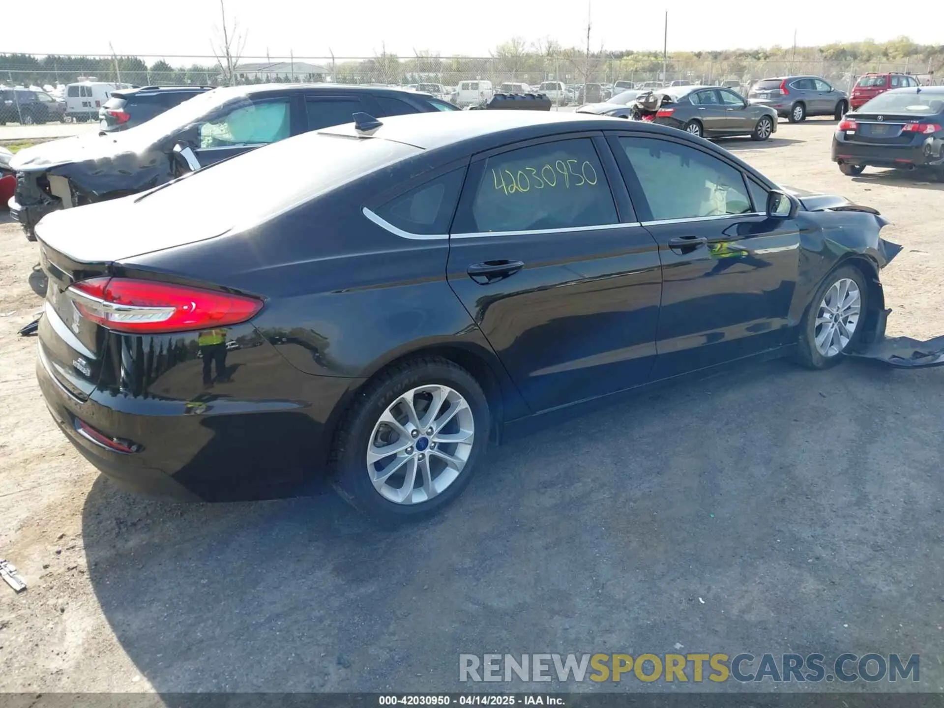 4 Photograph of a damaged car 3FA6P0LU4LR258794 FORD FUSION 2020
