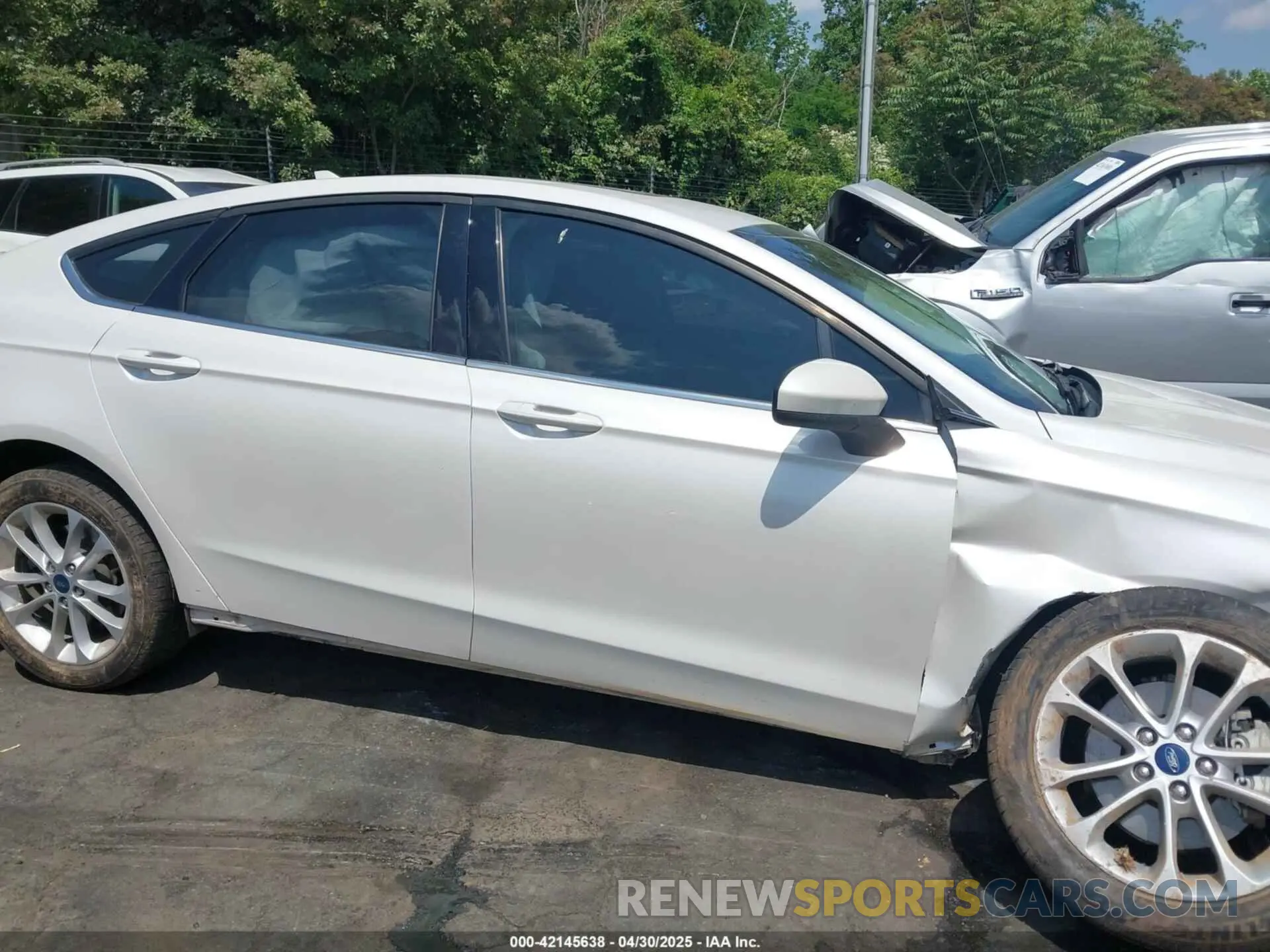 13 Фотография поврежденного автомобиля 3FA6P0LU5LR153942 FORD FUSION 2020