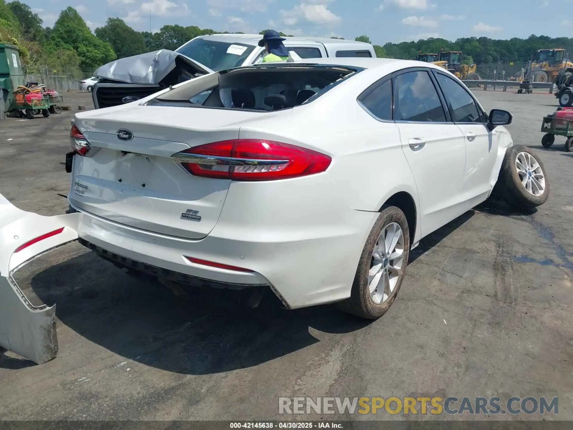 4 Фотография поврежденного автомобиля 3FA6P0LU5LR153942 FORD FUSION 2020