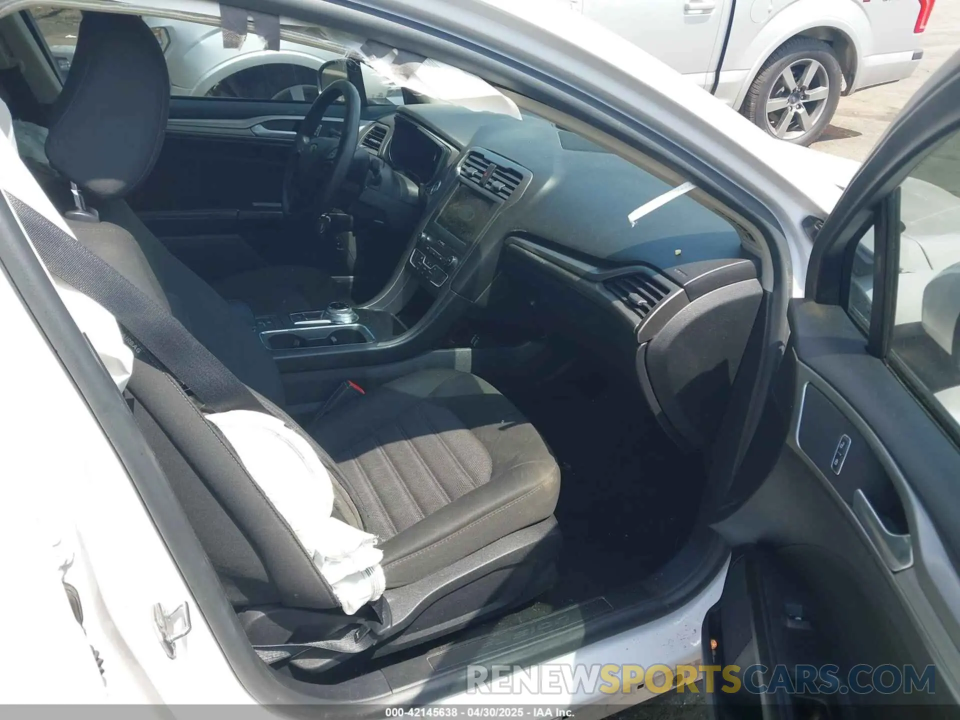 5 Фотография поврежденного автомобиля 3FA6P0LU5LR153942 FORD FUSION 2020