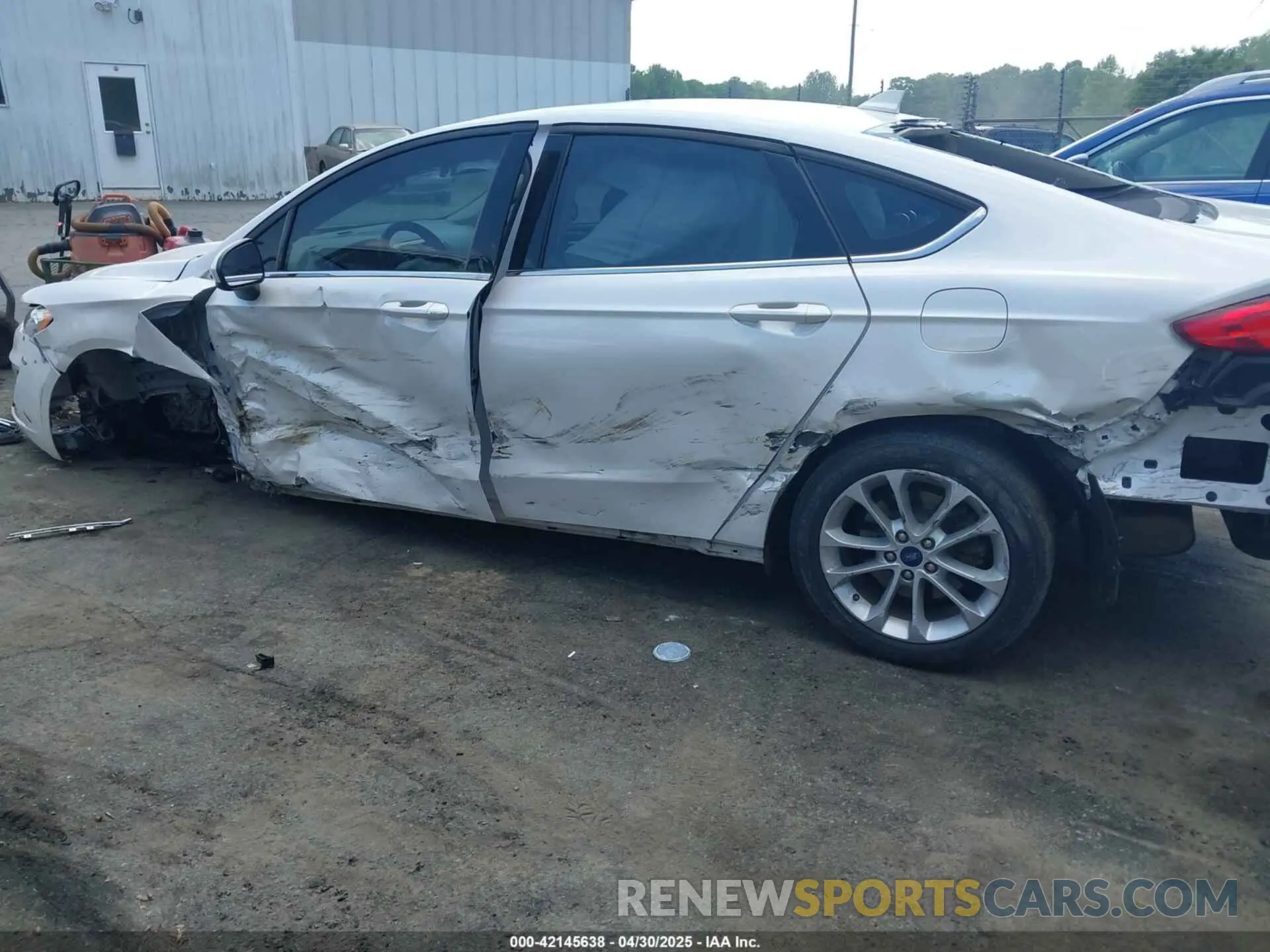 6 Фотография поврежденного автомобиля 3FA6P0LU5LR153942 FORD FUSION 2020
