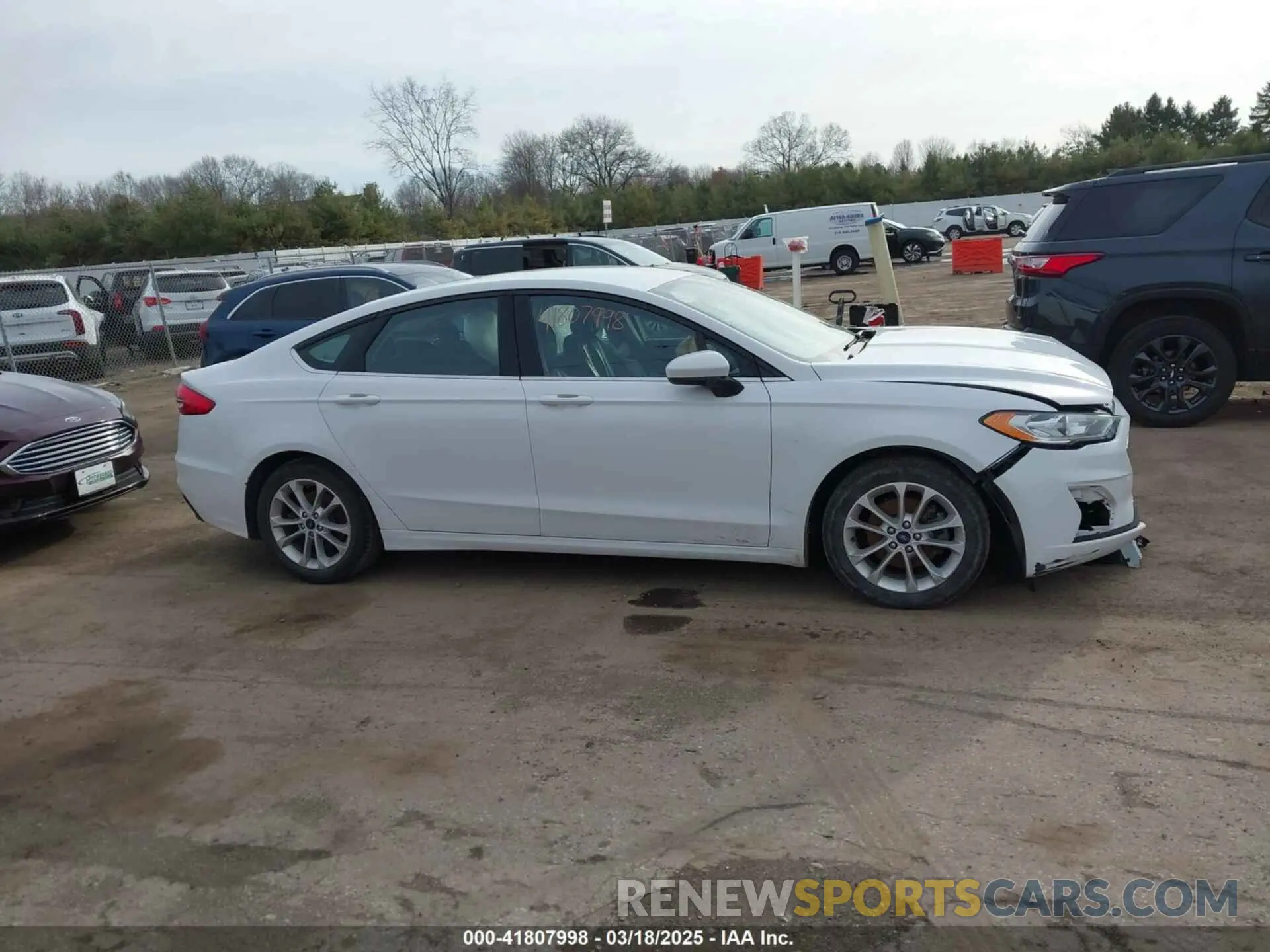 13 Фотография поврежденного автомобиля 3FA6P0LU5LR195611 FORD FUSION 2020
