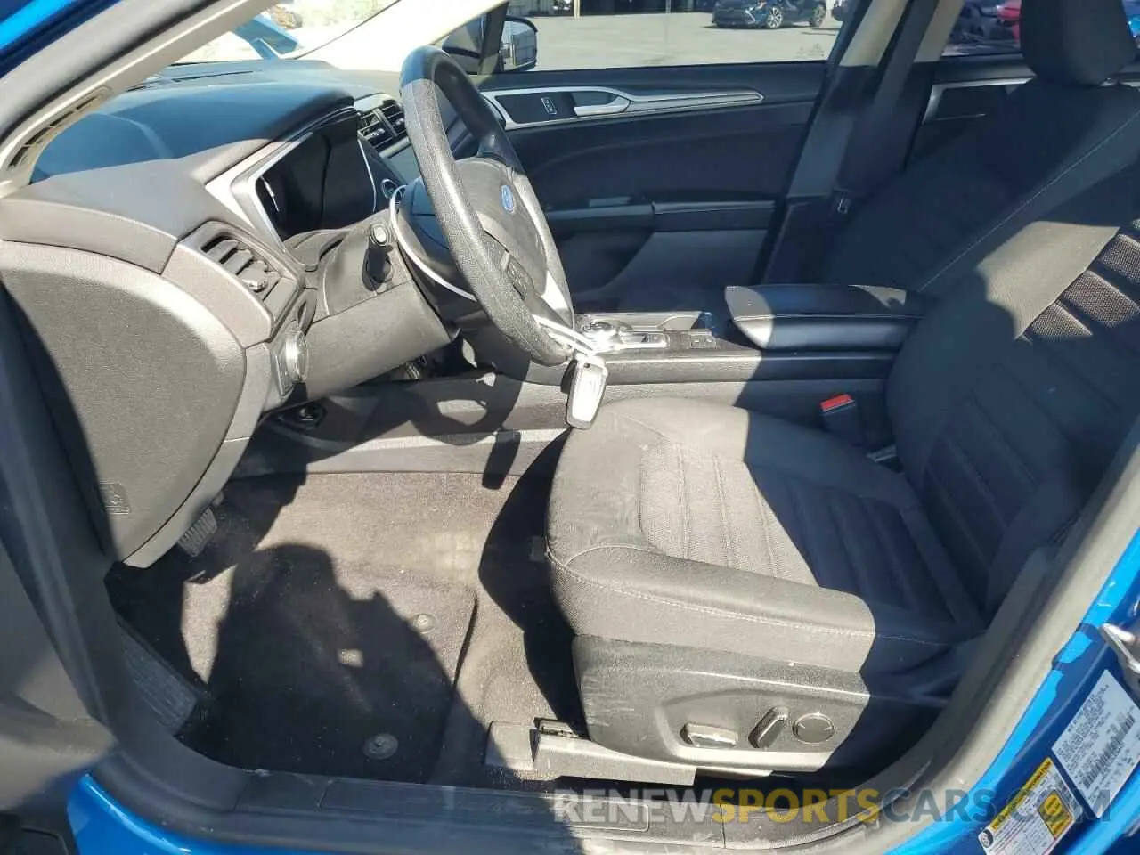 7 Фотография поврежденного автомобиля 3FA6P0LU5LR266421 FORD FUSION 2020