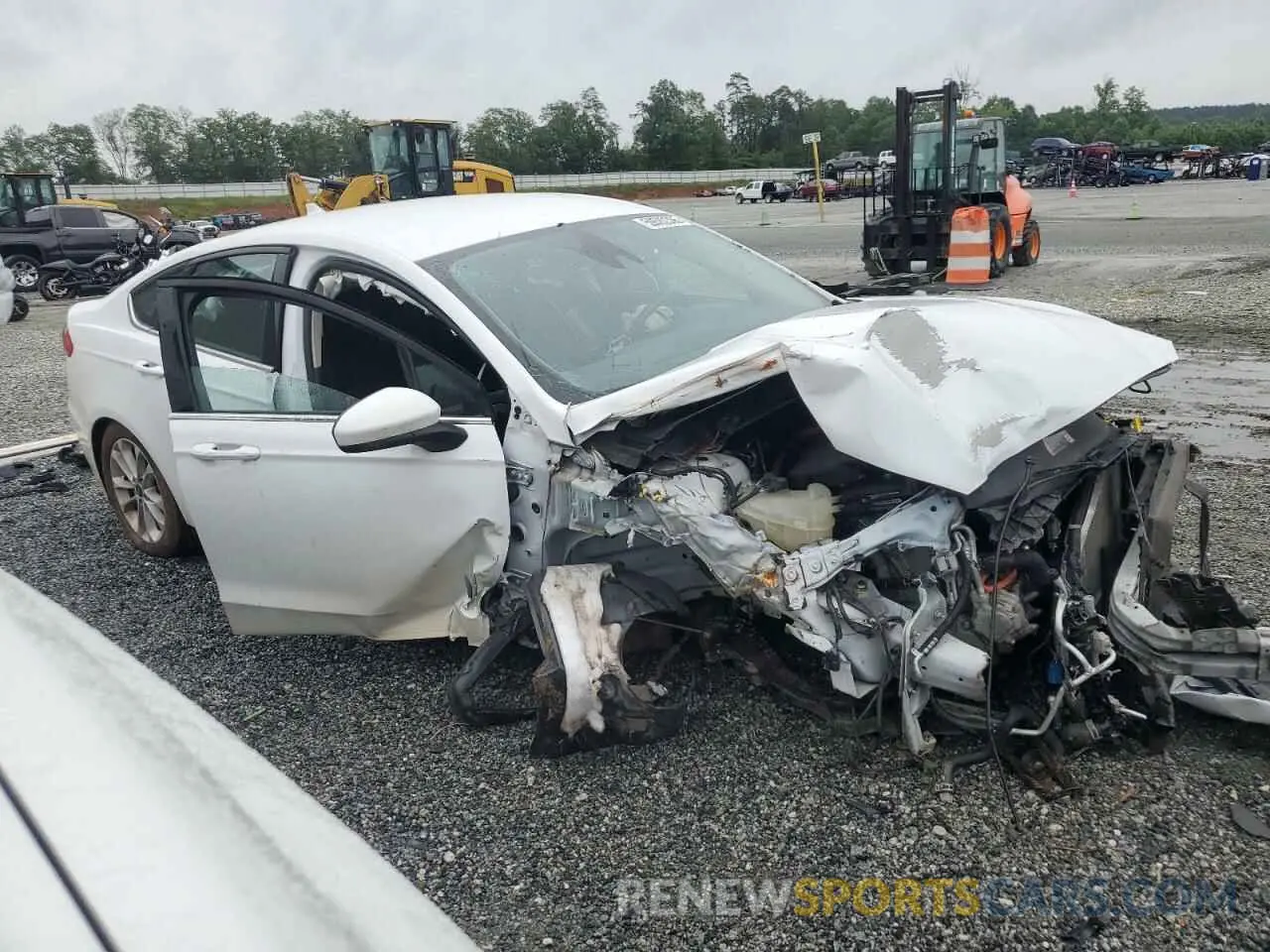 4 Photograph of a damaged car 3FA6P0LU6LR173410 FORD FUSION 2020