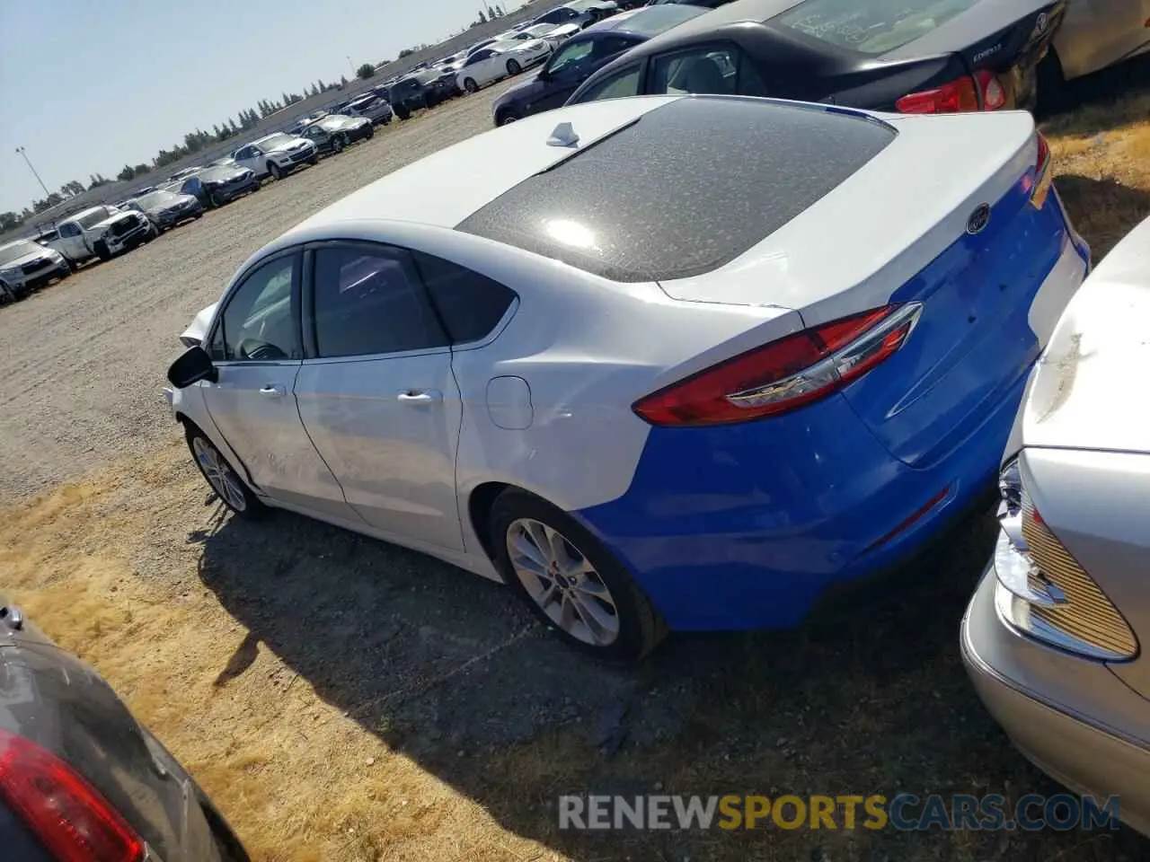 2 Photograph of a damaged car 3FA6P0LU6LR216269 FORD FUSION 2020