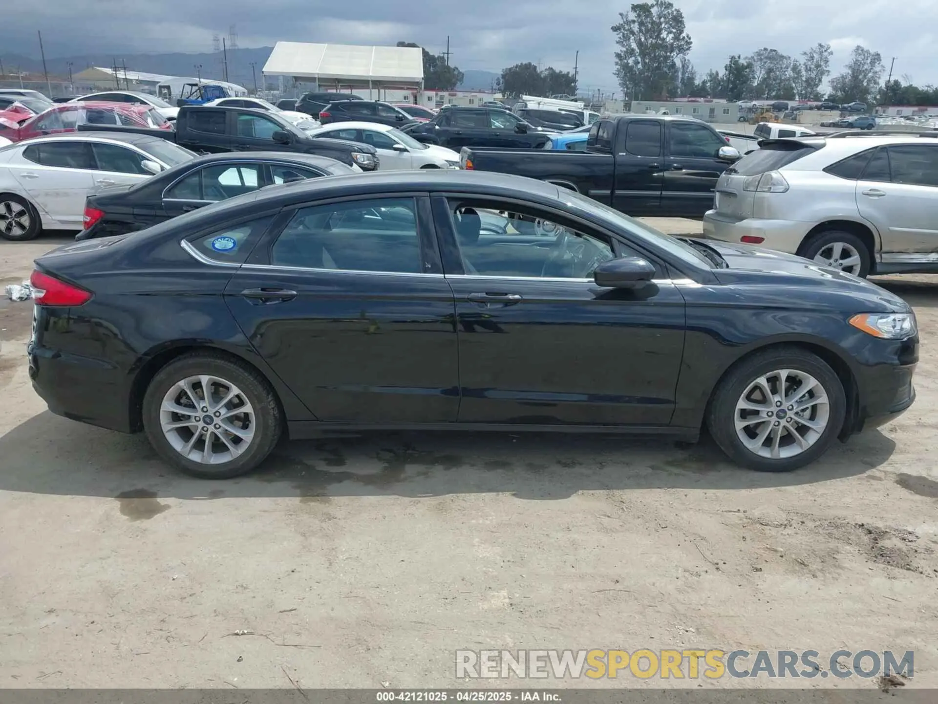 13 Photograph of a damaged car 3FA6P0LU7LR170922 FORD FUSION 2020