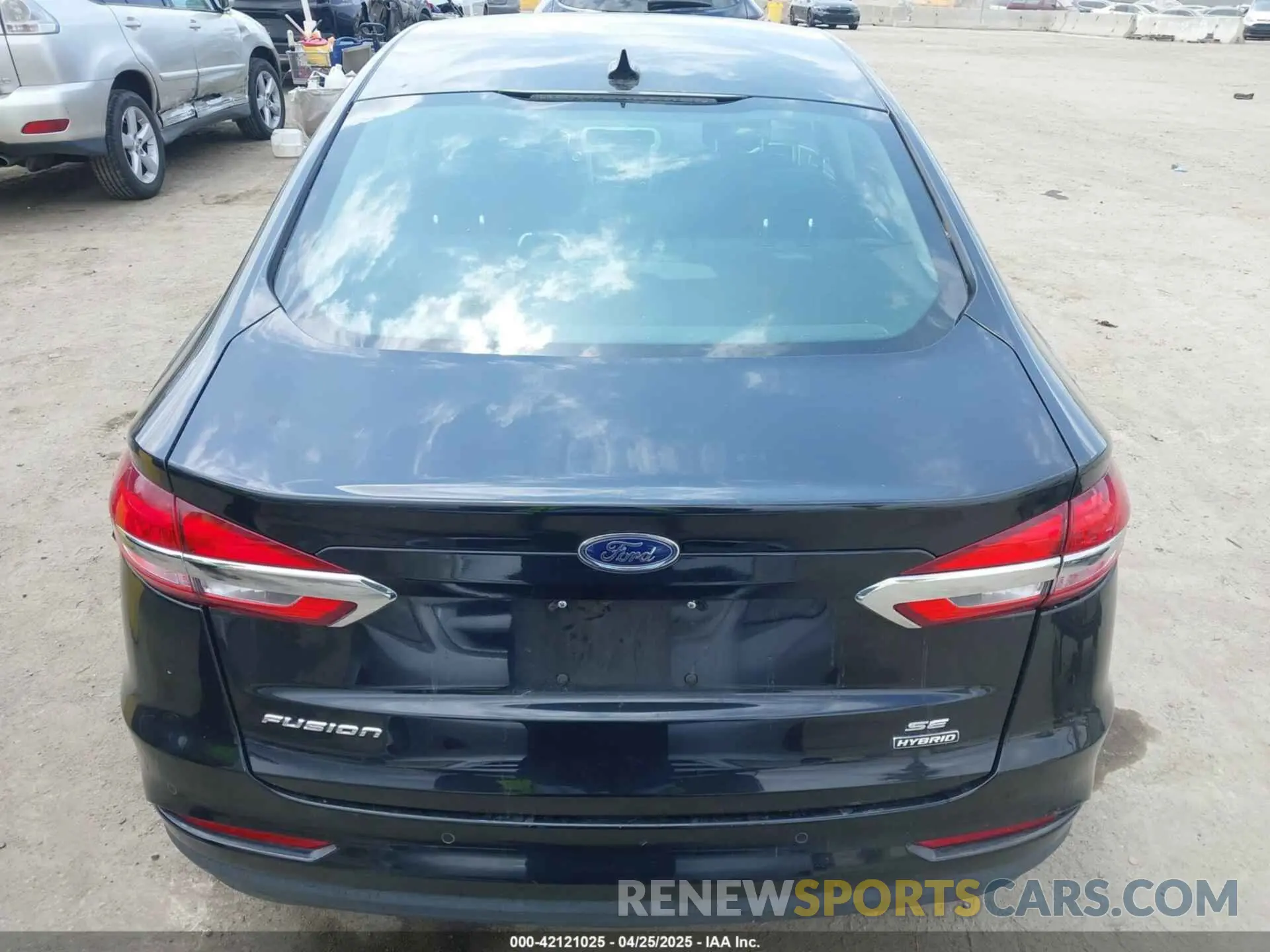 16 Photograph of a damaged car 3FA6P0LU7LR170922 FORD FUSION 2020