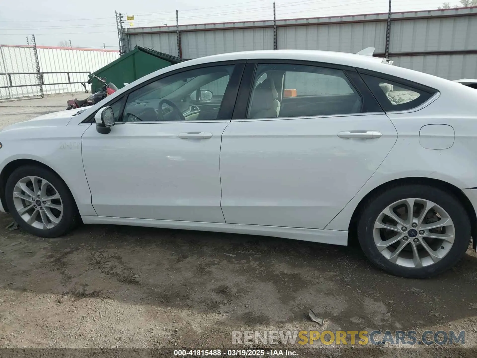 15 Фотография поврежденного автомобиля 3FA6P0LU7LR201375 FORD FUSION 2020