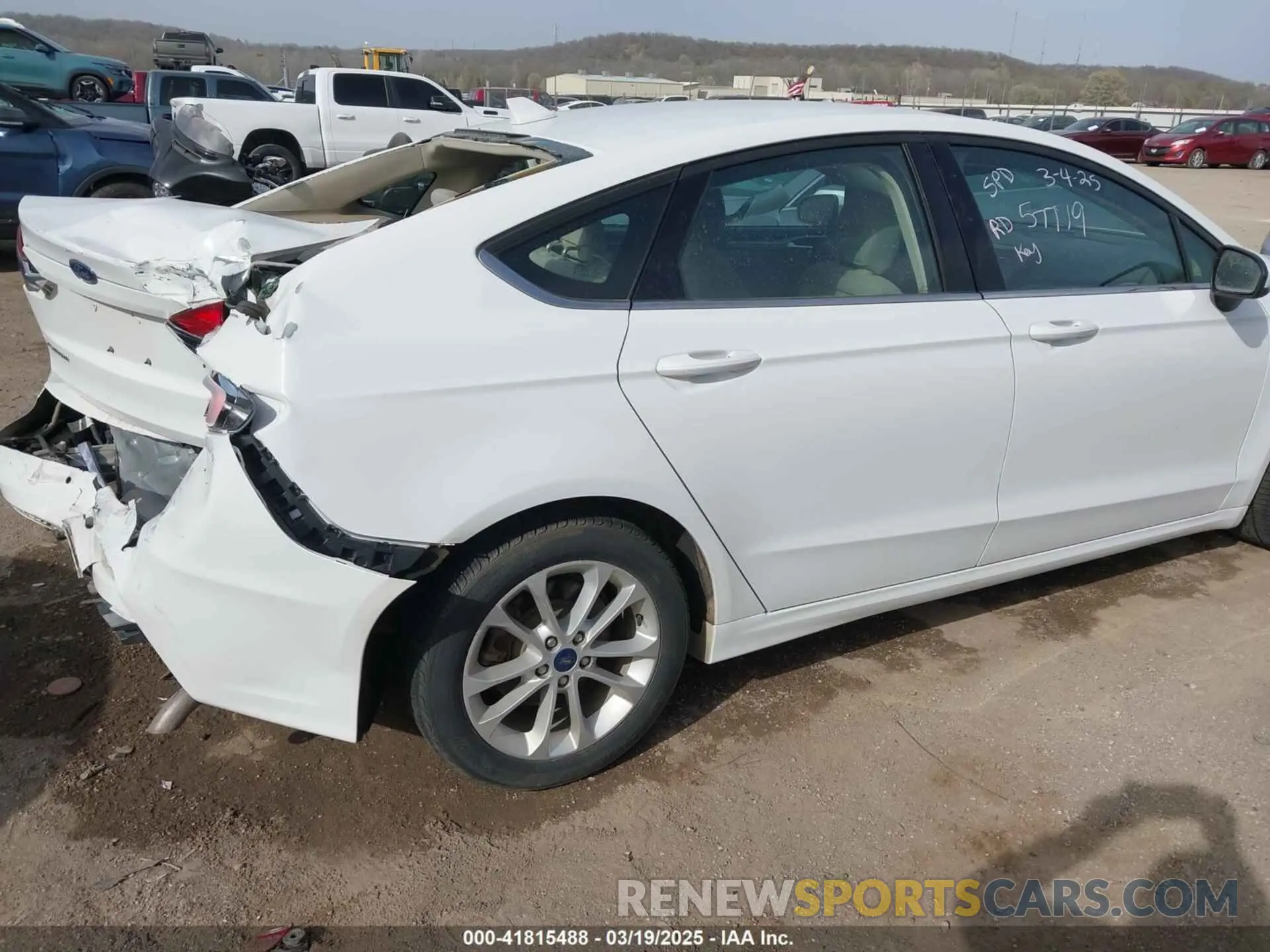 4 Фотография поврежденного автомобиля 3FA6P0LU7LR201375 FORD FUSION 2020