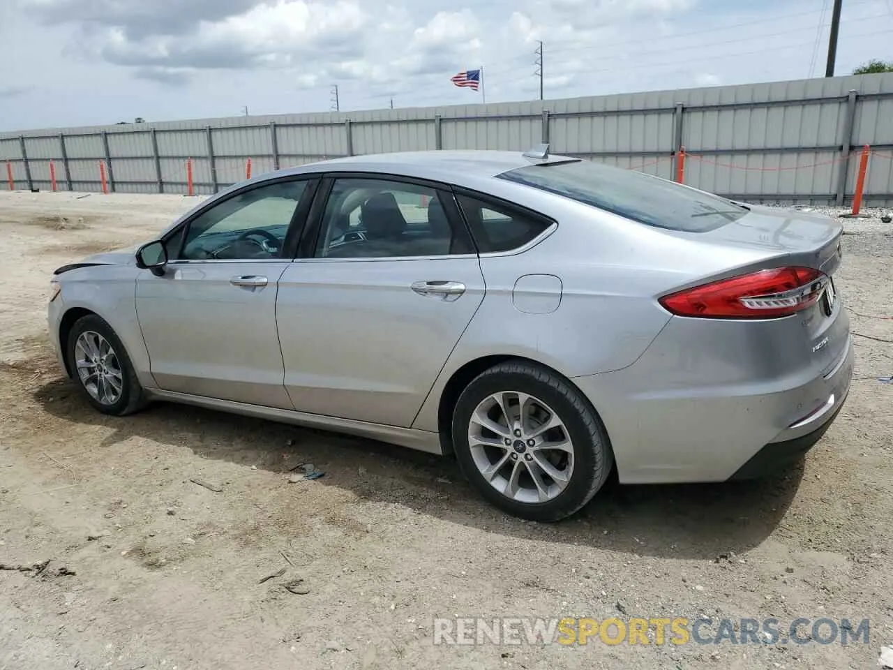 2 Фотография поврежденного автомобиля 3FA6P0LU8LR142692 FORD FUSION 2020