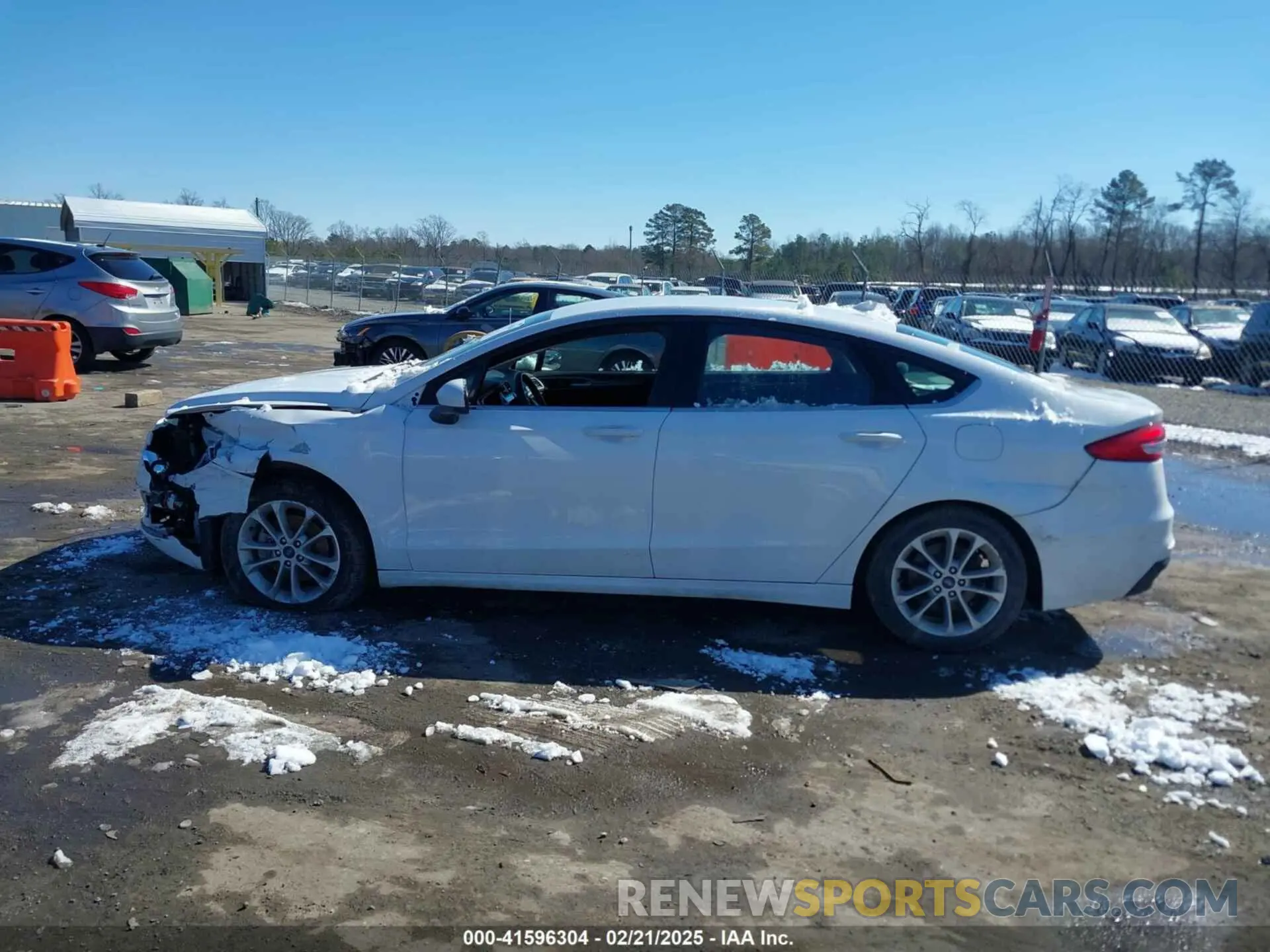 14 Photograph of a damaged car 3FA6P0LU9LR173403 FORD FUSION 2020