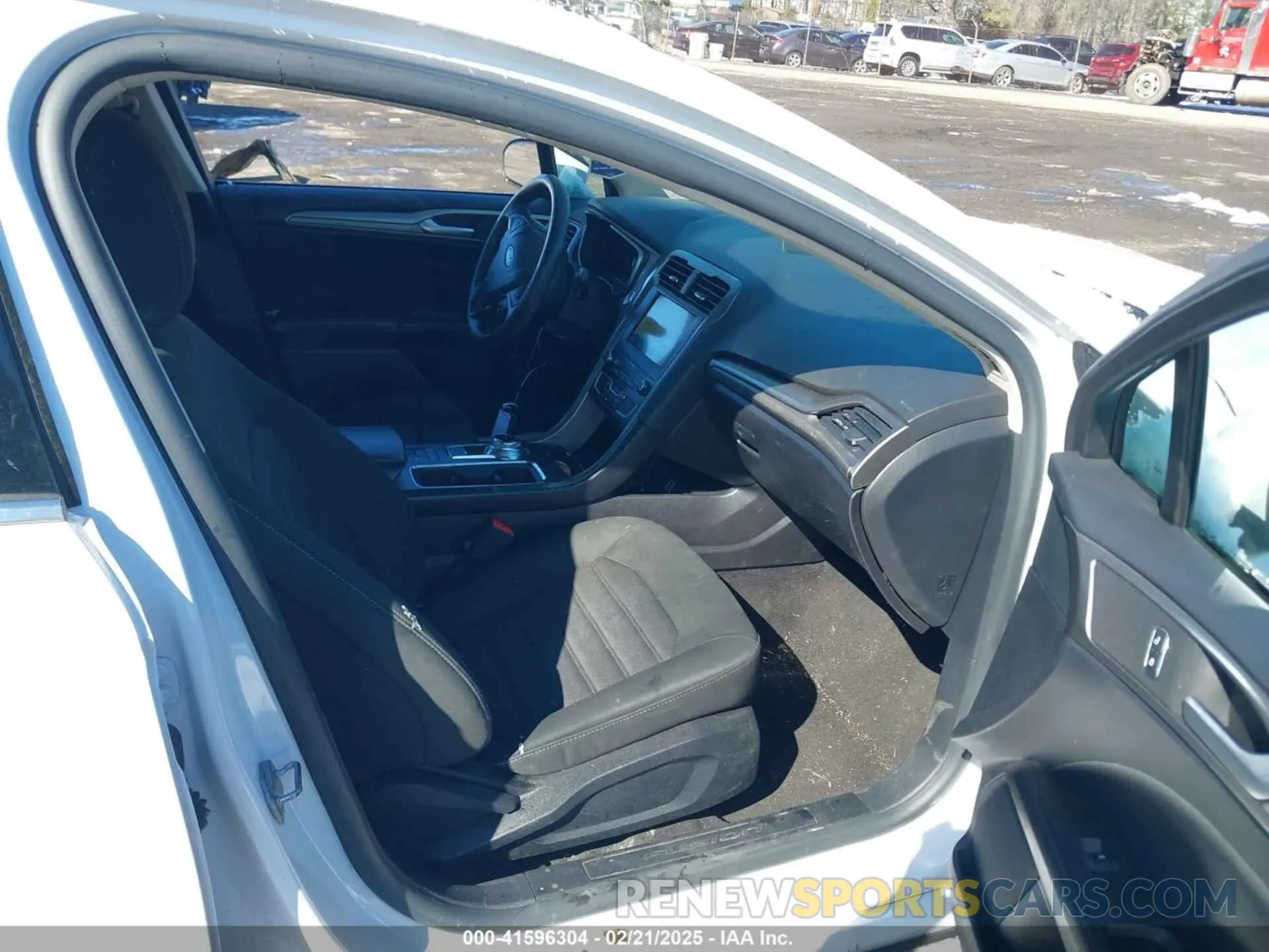 5 Photograph of a damaged car 3FA6P0LU9LR173403 FORD FUSION 2020