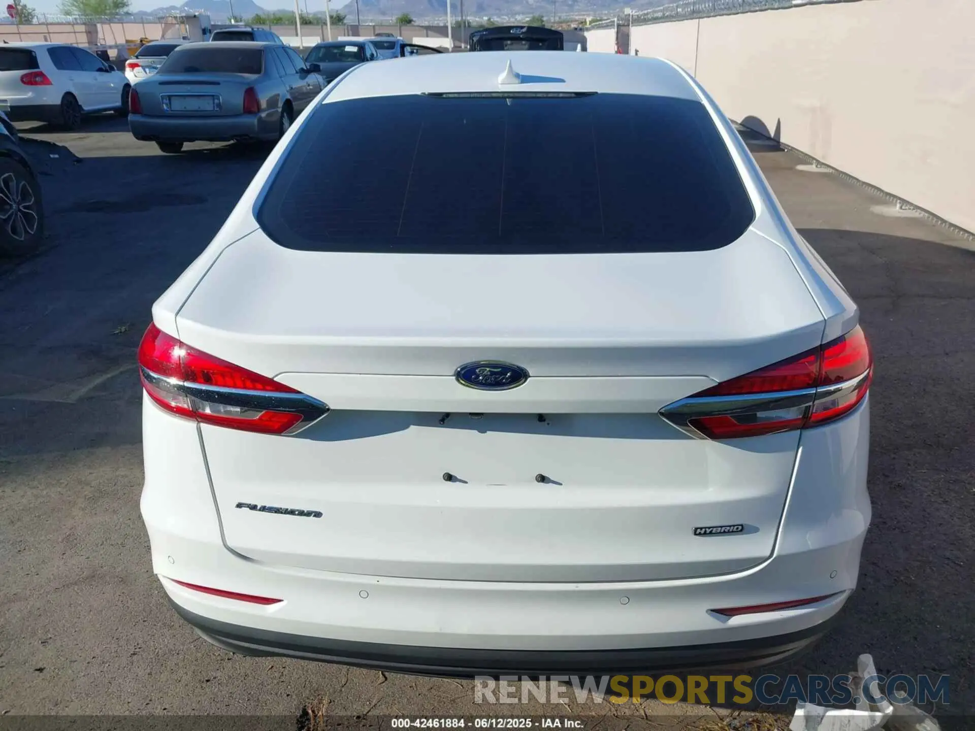 16 Photograph of a damaged car 3FA6P0LUXLR230725 FORD FUSION 2020