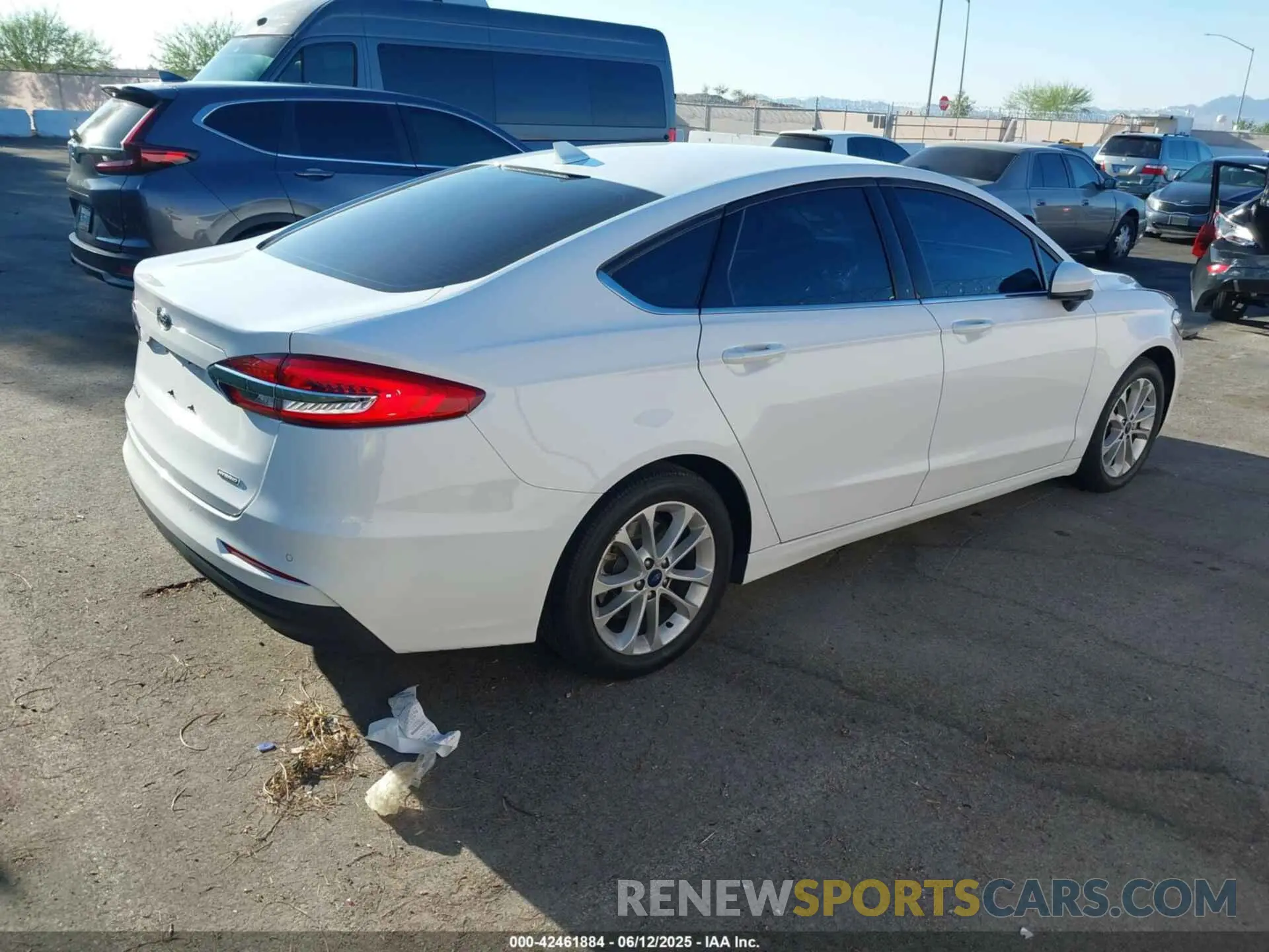 4 Photograph of a damaged car 3FA6P0LUXLR230725 FORD FUSION 2020