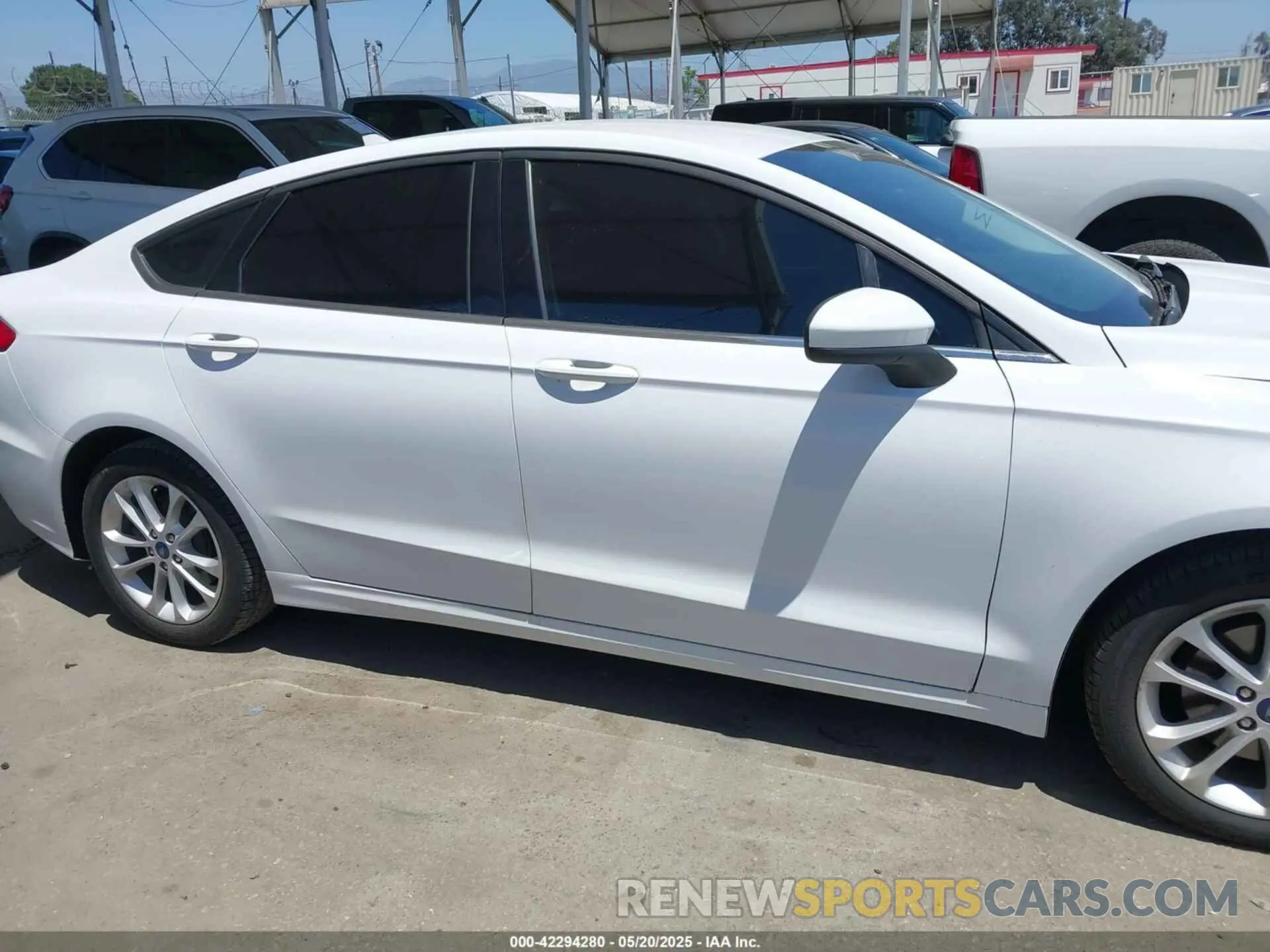 14 Photograph of a damaged car 3FA6P0LUXLR253227 FORD FUSION 2020